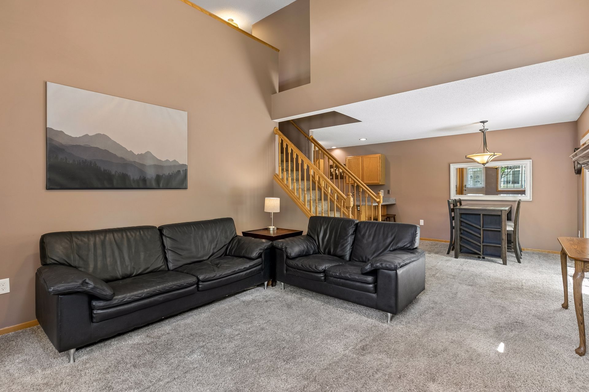  Private Woodland Townhome Near Parks and Recreation - 物件實景