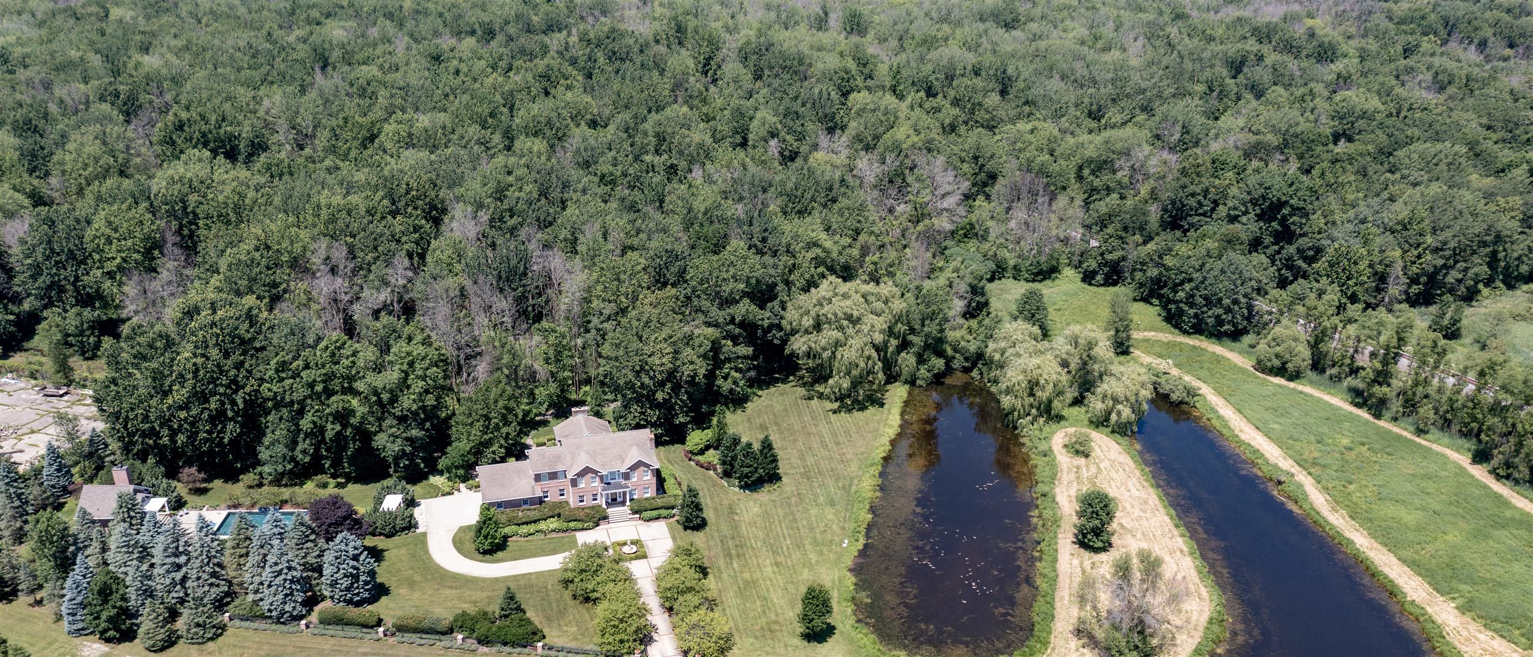 Hortonville, Wisconsin, 54944, United States, 4 Bedrooms Bedrooms, ,6 BathroomsBathrooms,Residential,For Sale,1983735