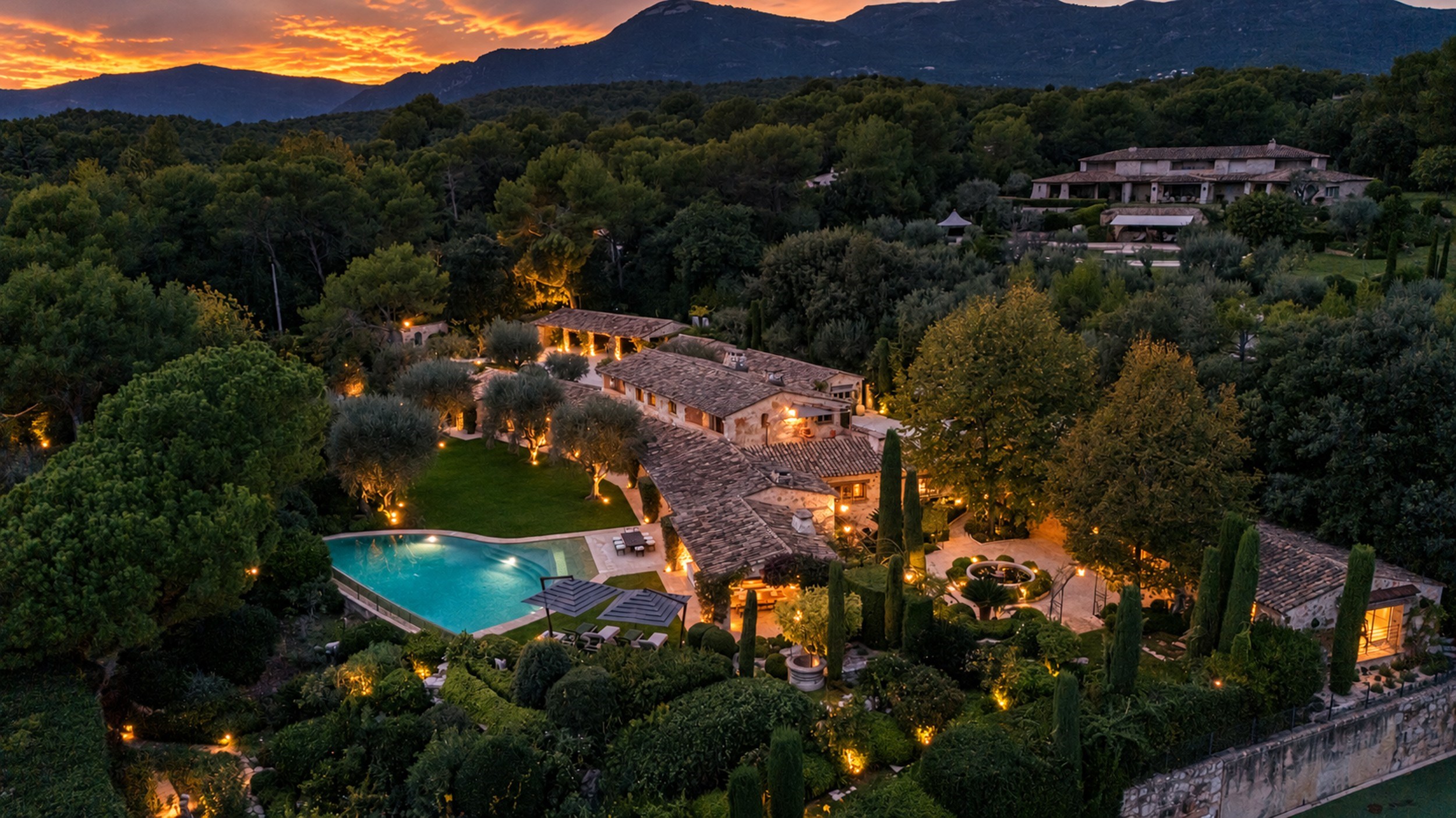  Luxury estate in Provence with sea views, 7 suites, pool, tennis court and land… - 物件實景