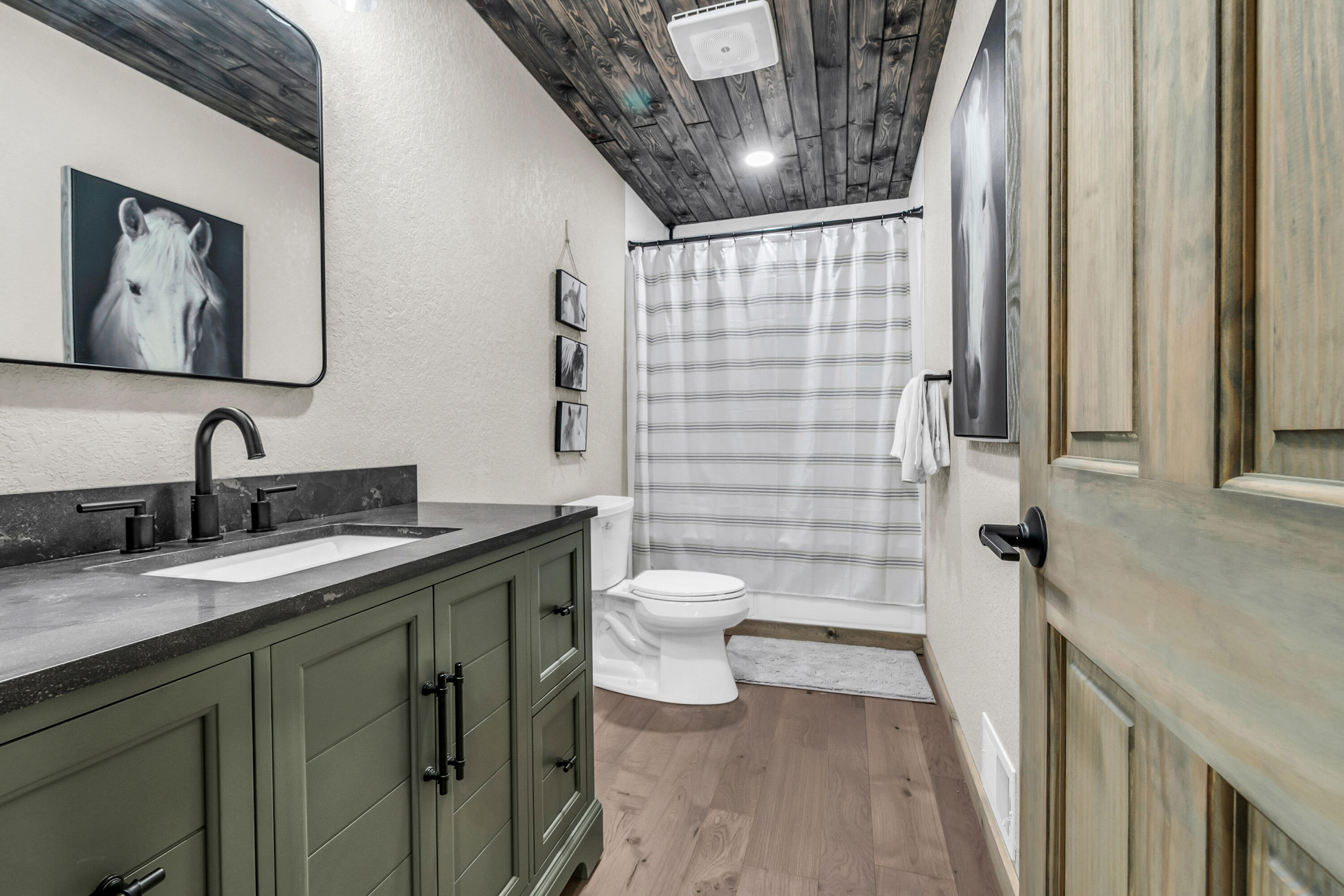 Quincy, Michigan, 49082, United States, 2 Bedrooms Bedrooms, ,3 BathroomsBathrooms,Residential,For Sale,1979767