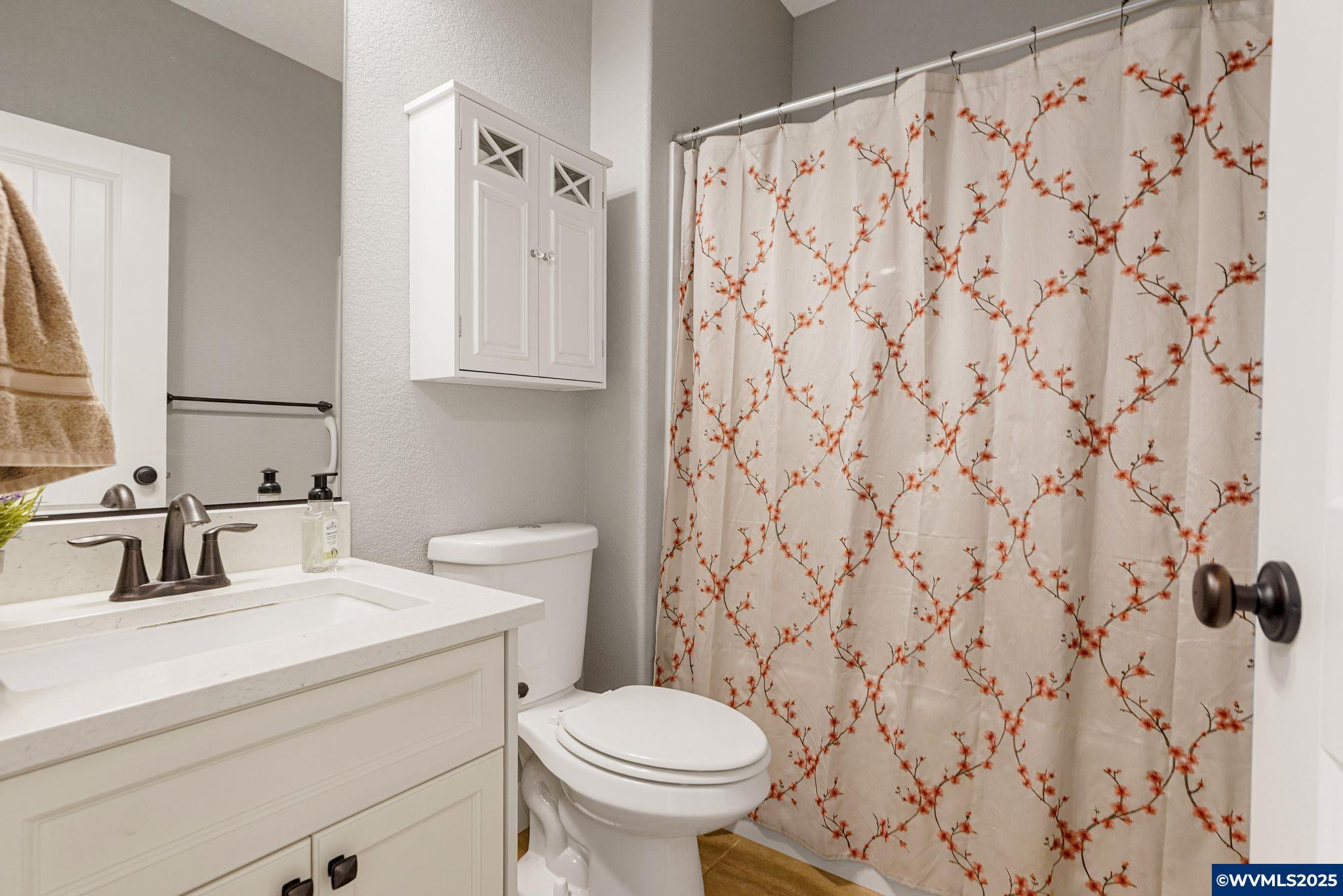 Dallas, Oregon, 97338, United States, 4 Bedrooms Bedrooms, ,2 BathroomsBathrooms,Residential,For Sale,1991904