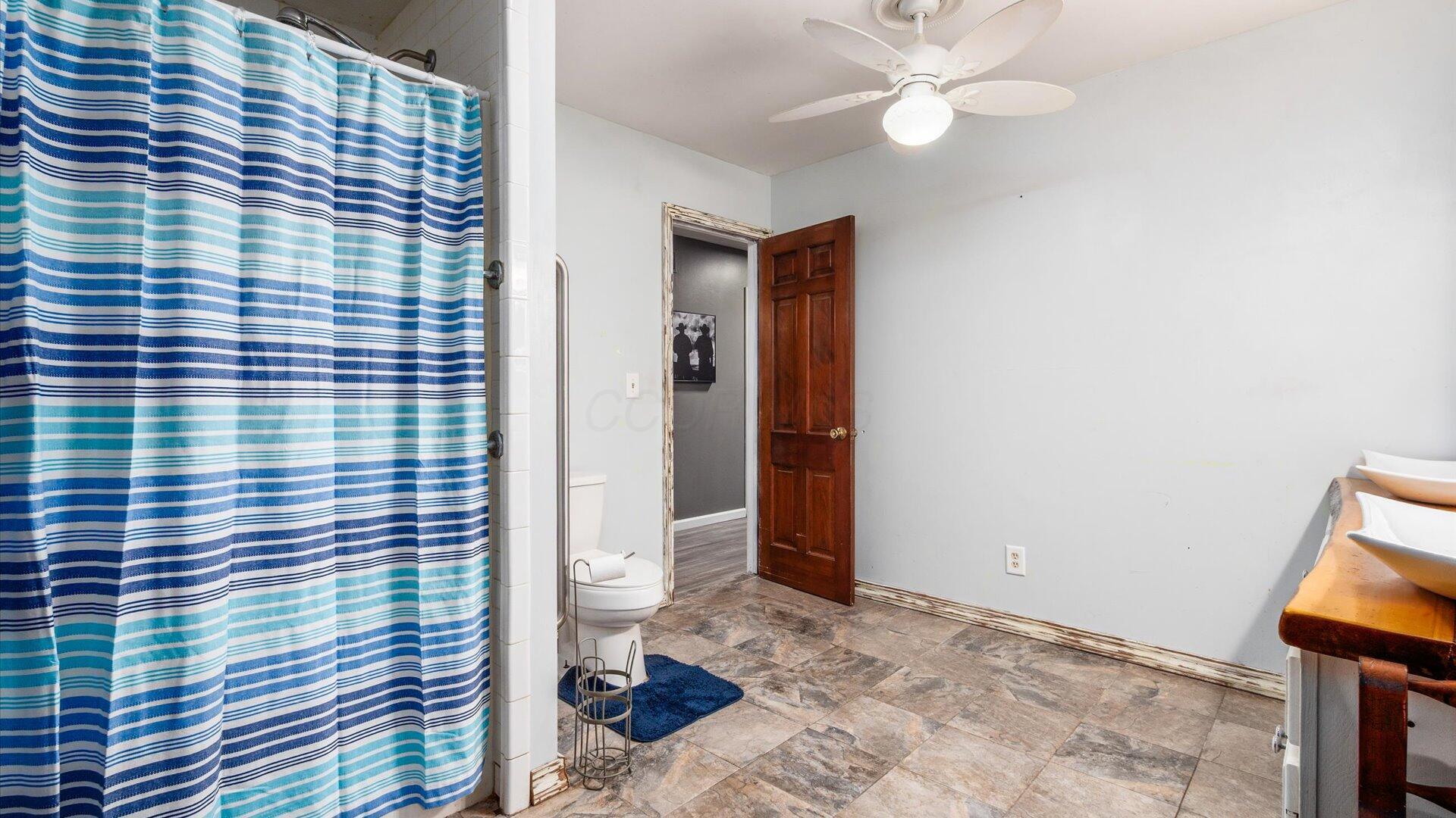 Zanesville, Ohio, 43701, United States, 5 Bedrooms Bedrooms, ,3 BathroomsBathrooms,Residential,For Sale,1988583