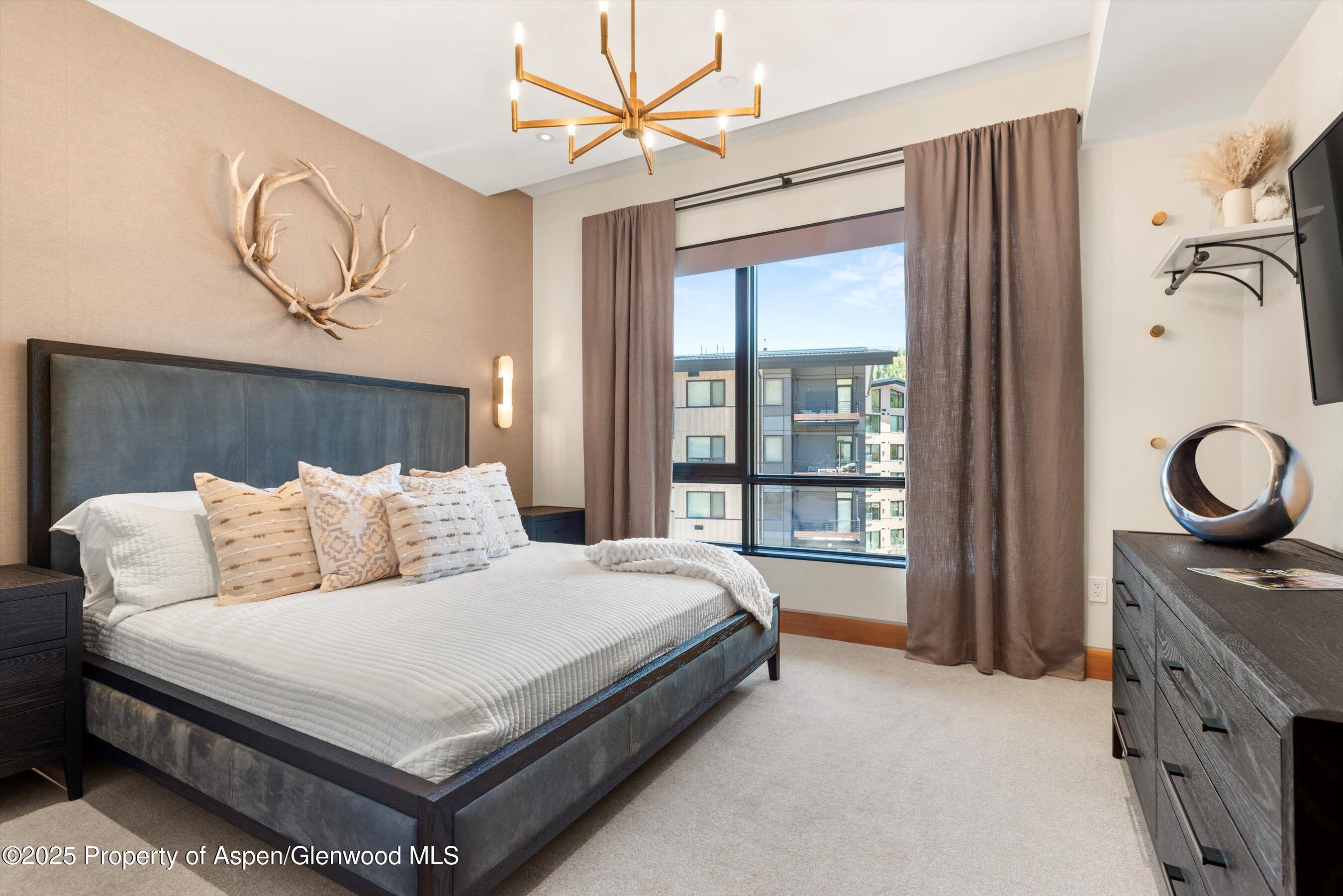 Snowmass Village, Colorado, 81615, United States, 3 Bedrooms Bedrooms, ,3 BathroomsBathrooms,Residential,For Sale,1997105