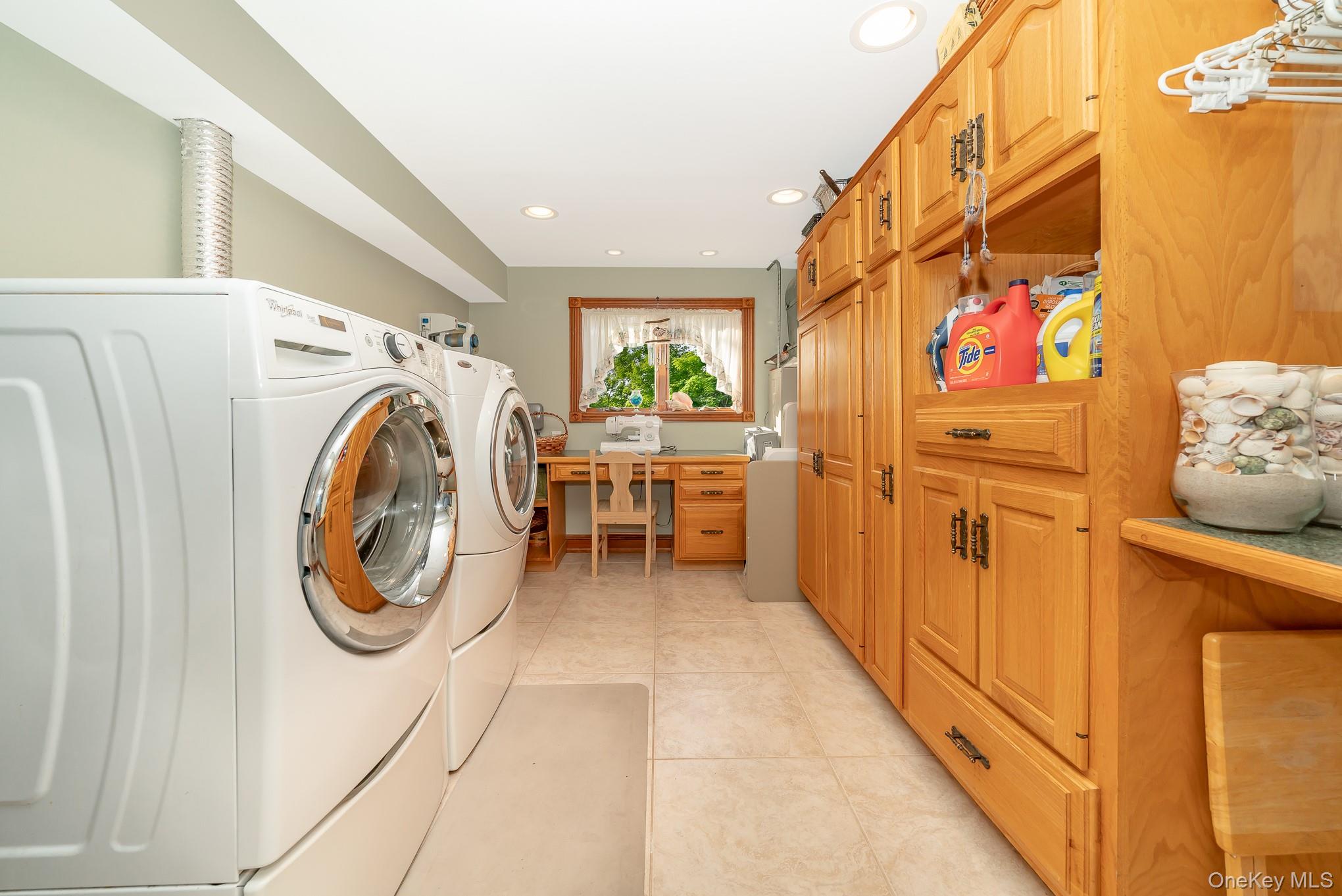 West Islip, New York, 11795, United States, 5 Bedrooms Bedrooms, ,5 BathroomsBathrooms,Residential,For Sale,1943882