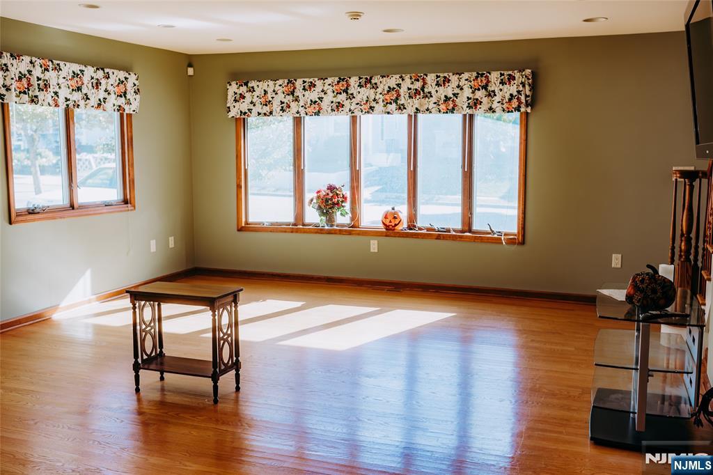 Wood Ridge, New Jersey, 07075, United States, 3 Bedrooms Bedrooms, ,3 BathroomsBathrooms,Residential,For Sale,1982393