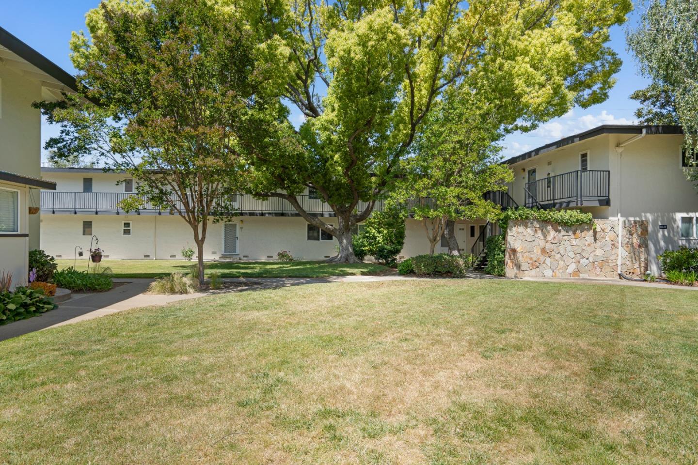 Los Gatos, California, 95032, United States, 2 Bedrooms Bedrooms, ,1 BathroomBathrooms,Residential,For Sale,1839098