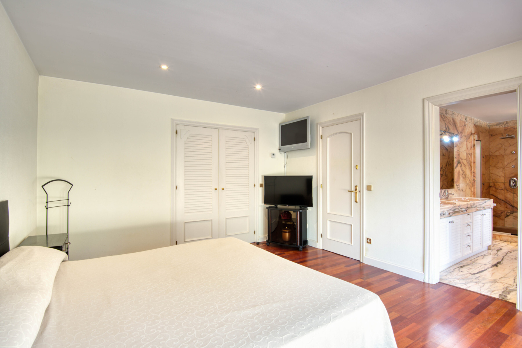  Beautiful villa in ideal location, surrounded by nature, in Solius - 物件實景
