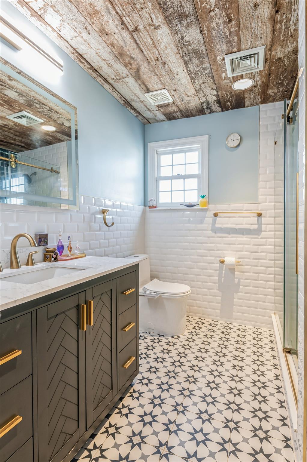 Howard Beach, New York, 11414, United States, 3 Bedrooms Bedrooms, ,2 BathroomsBathrooms,Residential,For Sale,1908701