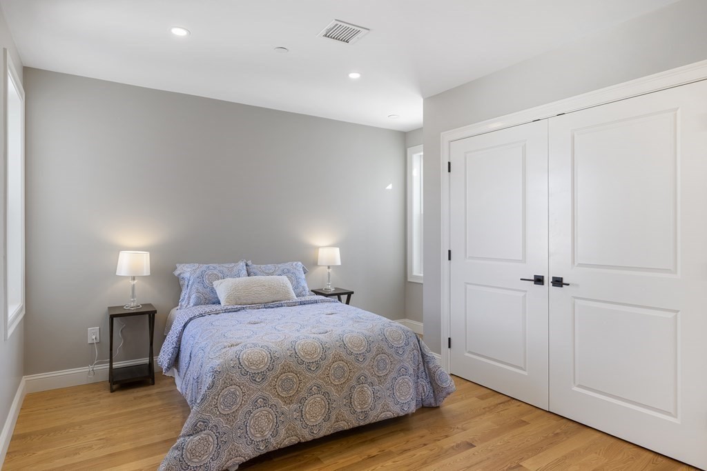 Everett, Massachusetts, 02149, United States, 3 Bedrooms Bedrooms, ,2 BathroomsBathrooms,Residential,For Sale,1923435