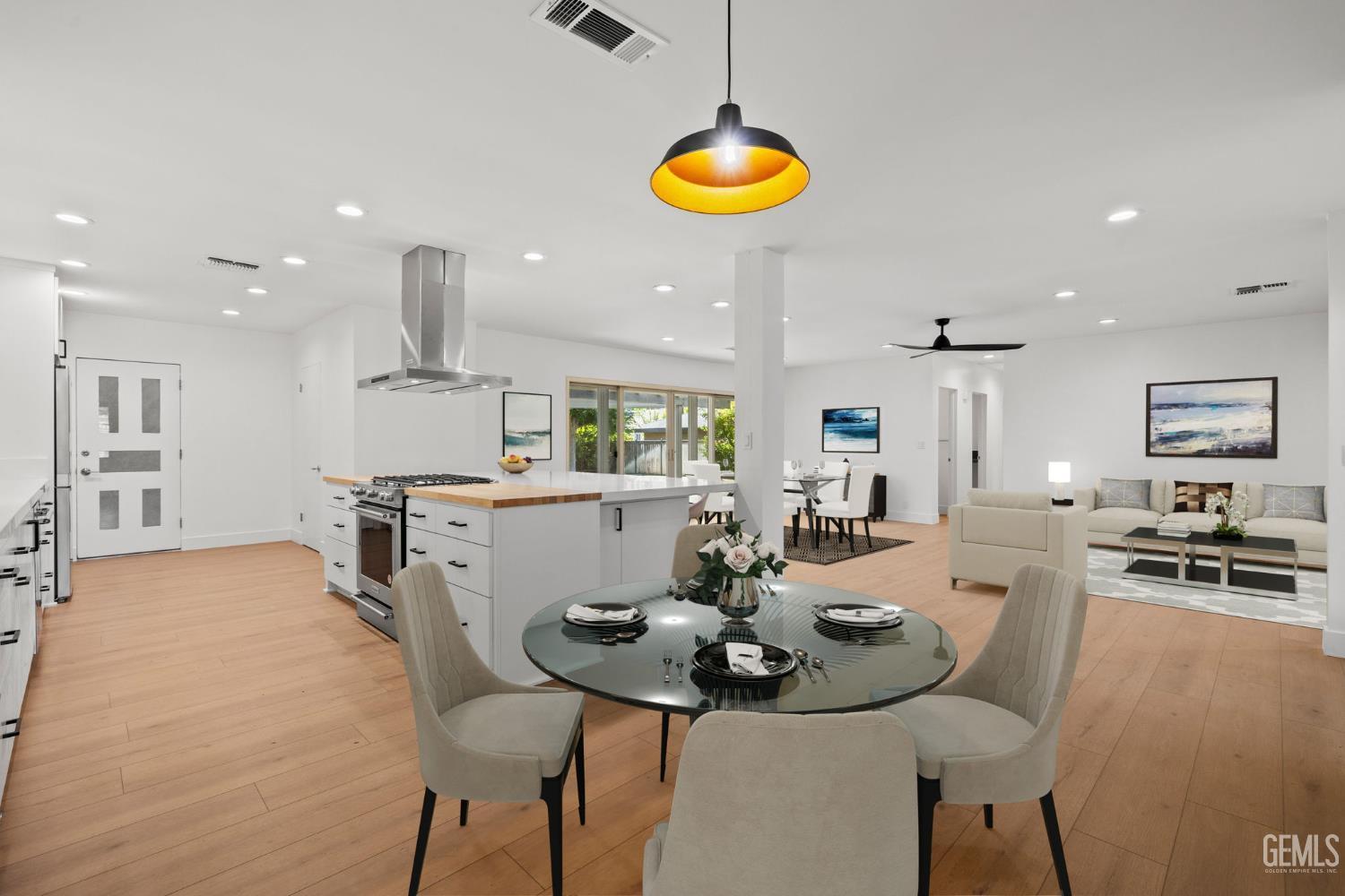 Bakersfield, California, 93301, United States, 3 Bedrooms Bedrooms, ,3 BathroomsBathrooms,Residential,For Sale,1819046