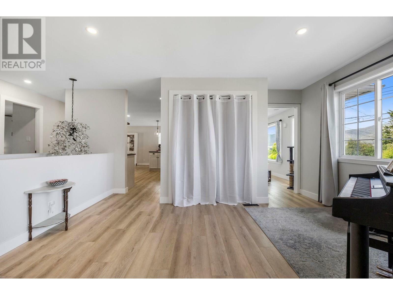 PENTICTON, British Columbia, V2A 1A7, CA, 6 Bedrooms Bedrooms, ,4 BathroomsBathrooms,Residential,For Sale,1859946
