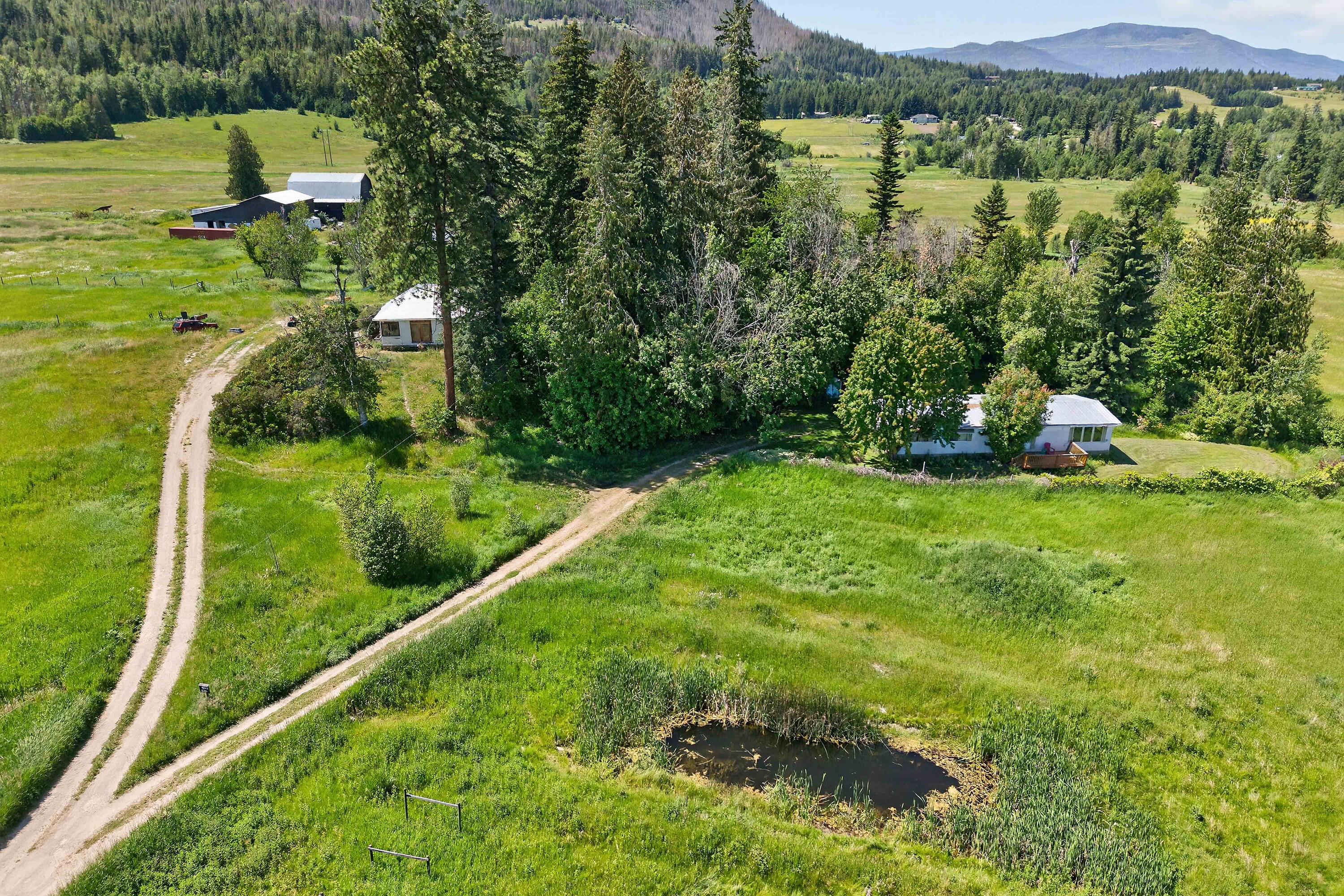  158 Acre Lakeview Homestead - 物件實景