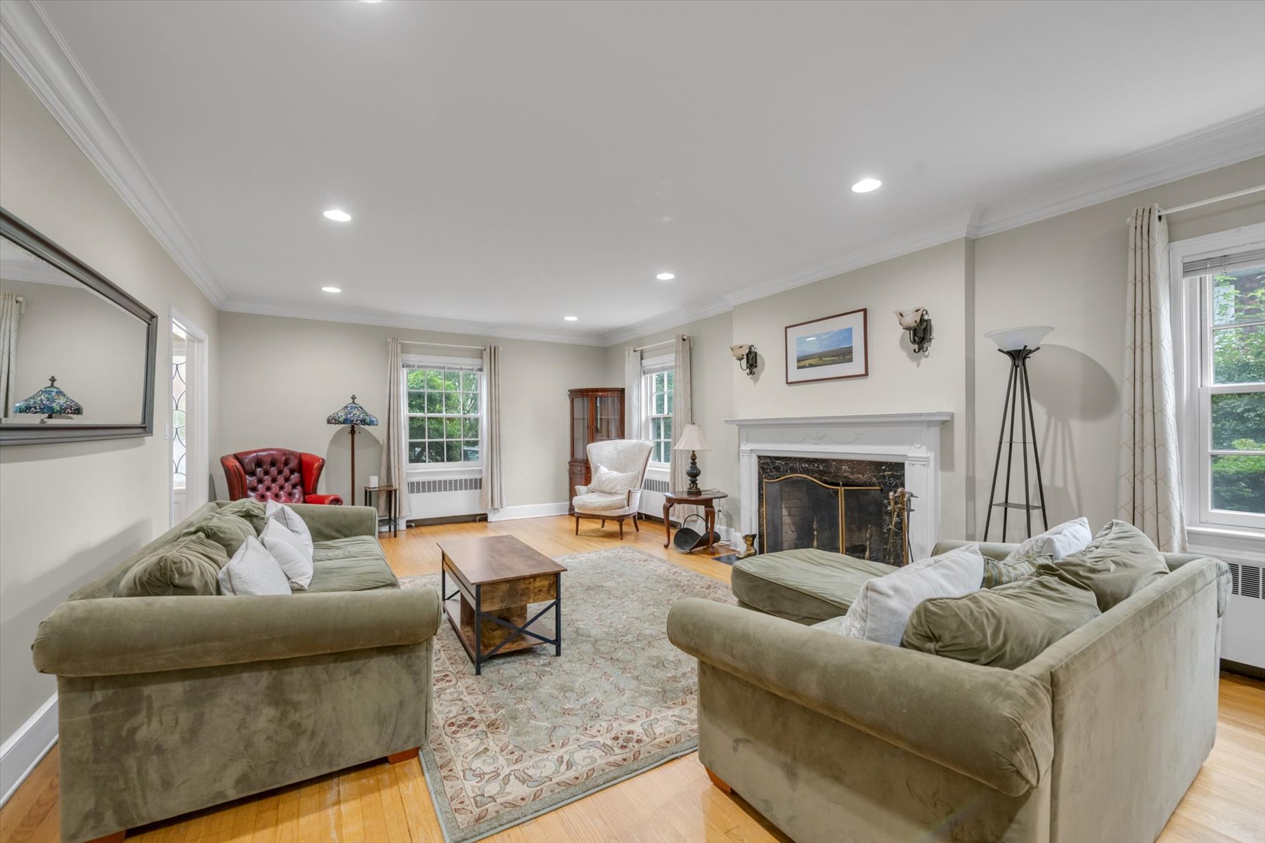  “DETACHED BRICK AND STONE HOME IN FOREST HILLS GARDENS? - 物件實景
