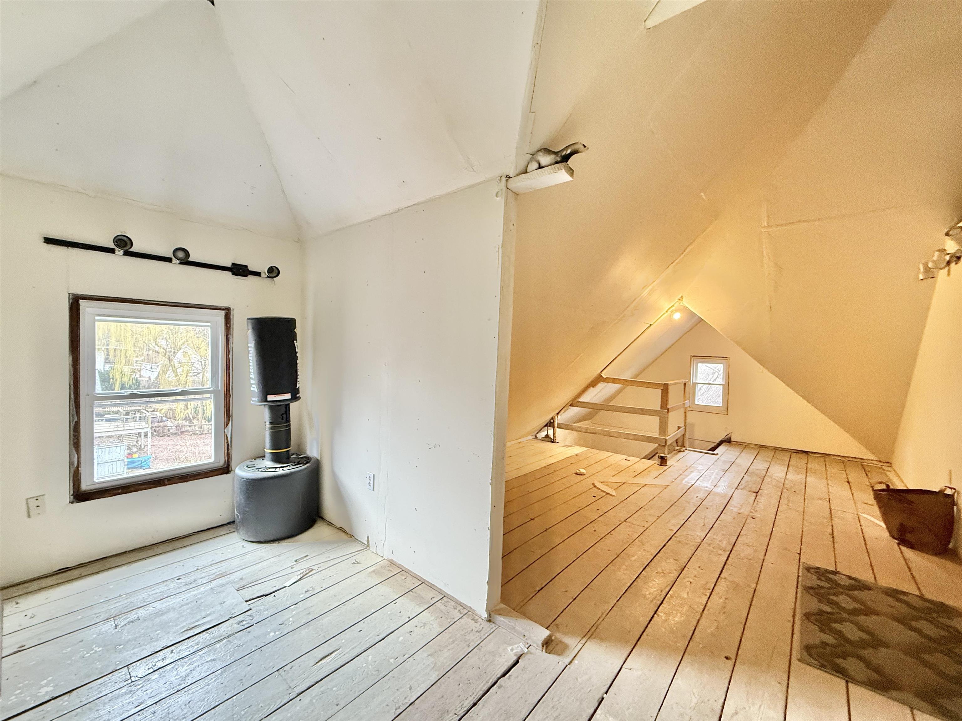 Madison, Wisconsin, 53703, United States, 5 Bedrooms Bedrooms, ,2 BathroomsBathrooms,Residential,For Sale,1979001