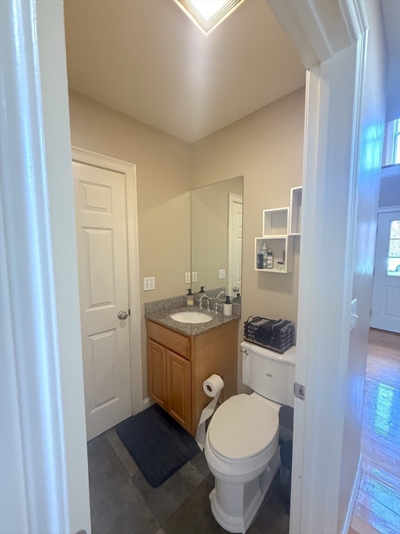 Middleton, Massachusetts, 01949, United States, 4 Bedrooms Bedrooms, ,4 BathroomsBathrooms,Residential,For Sale,1990788