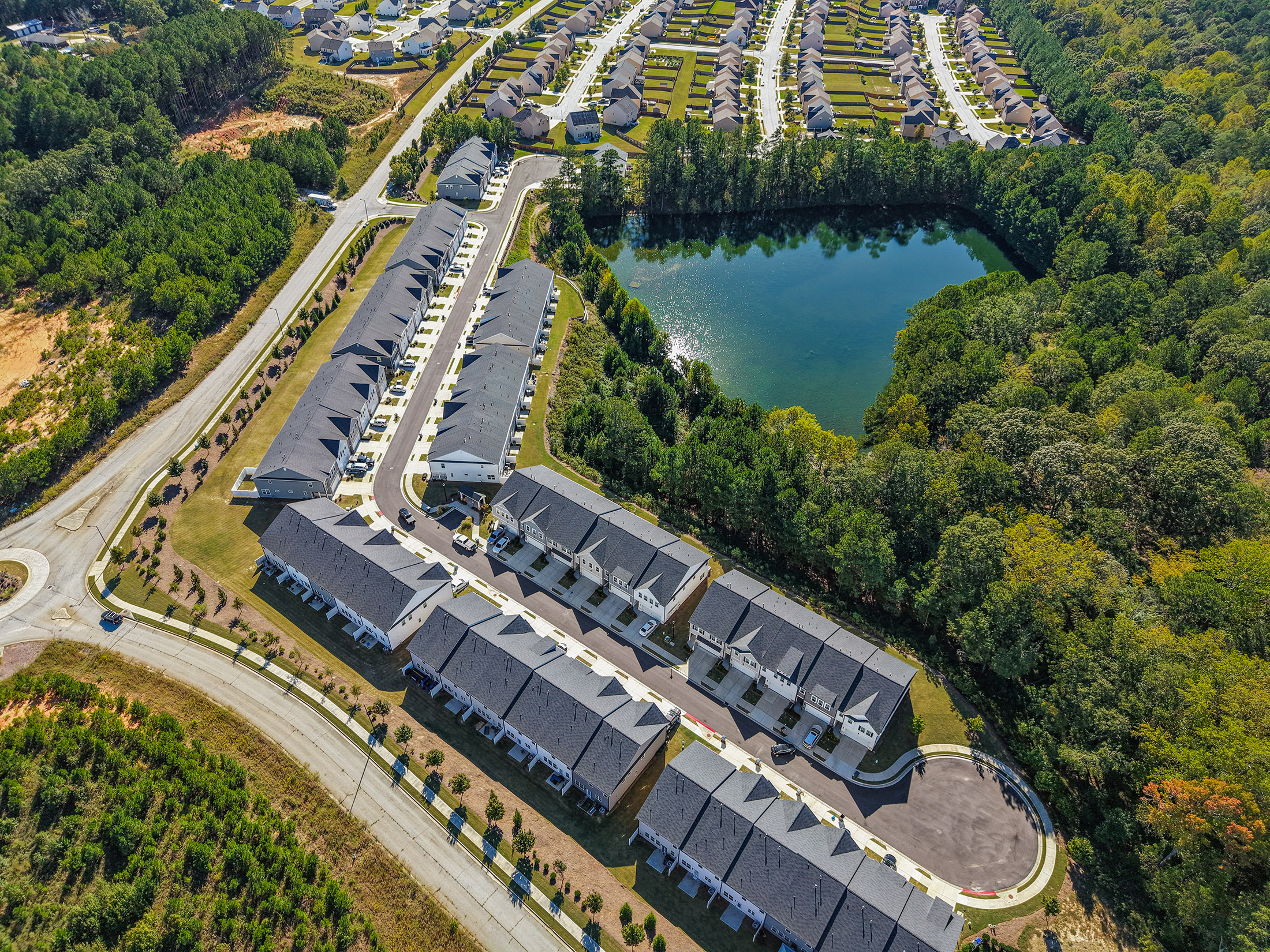 Spacious Living and Upgraded Finishes at Logan Point - 物件實景