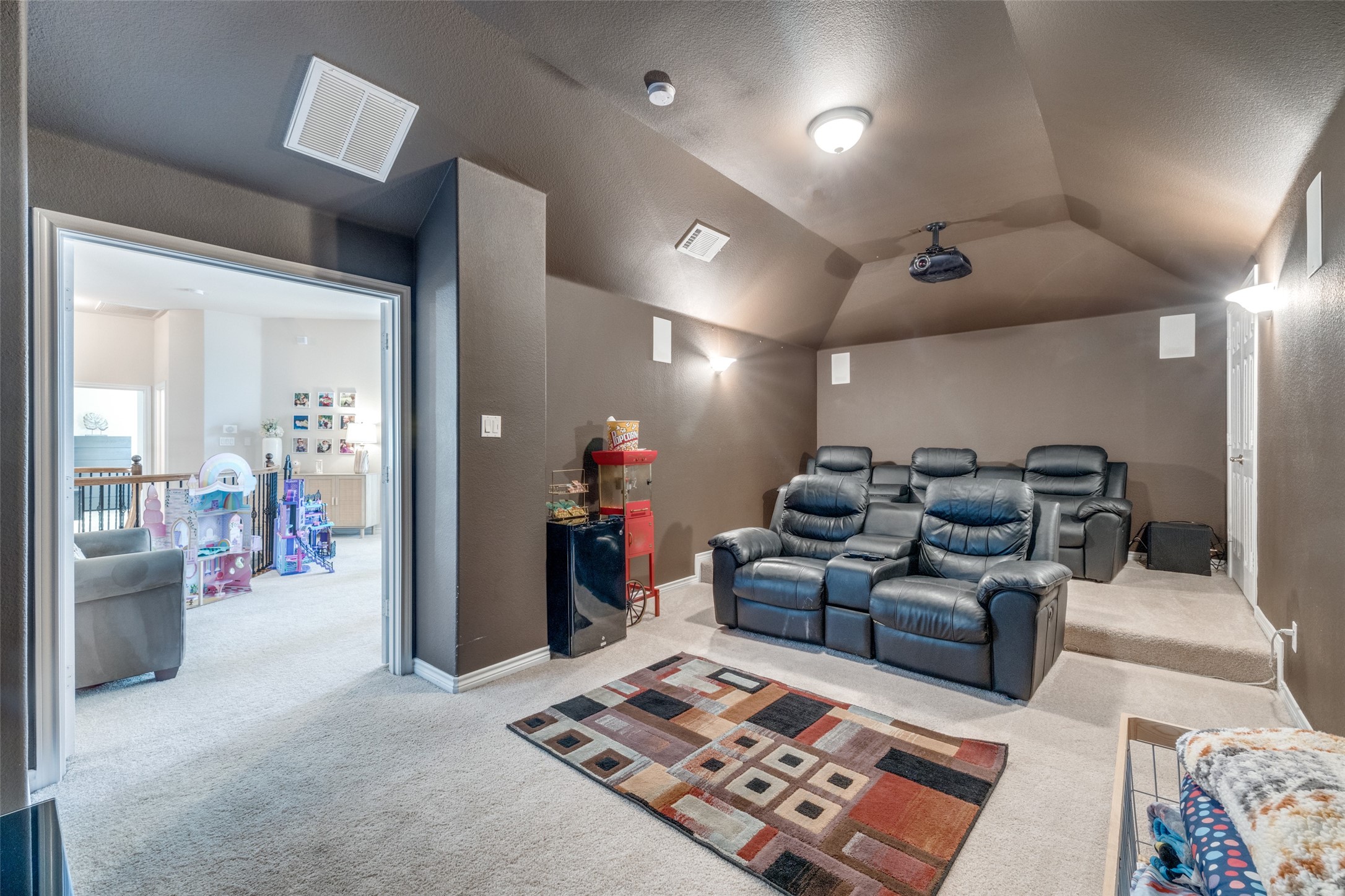 Kennedale, Texas, 76060, United States, 5 Bedrooms Bedrooms, ,4 BathroomsBathrooms,Residential,For Sale,1926987