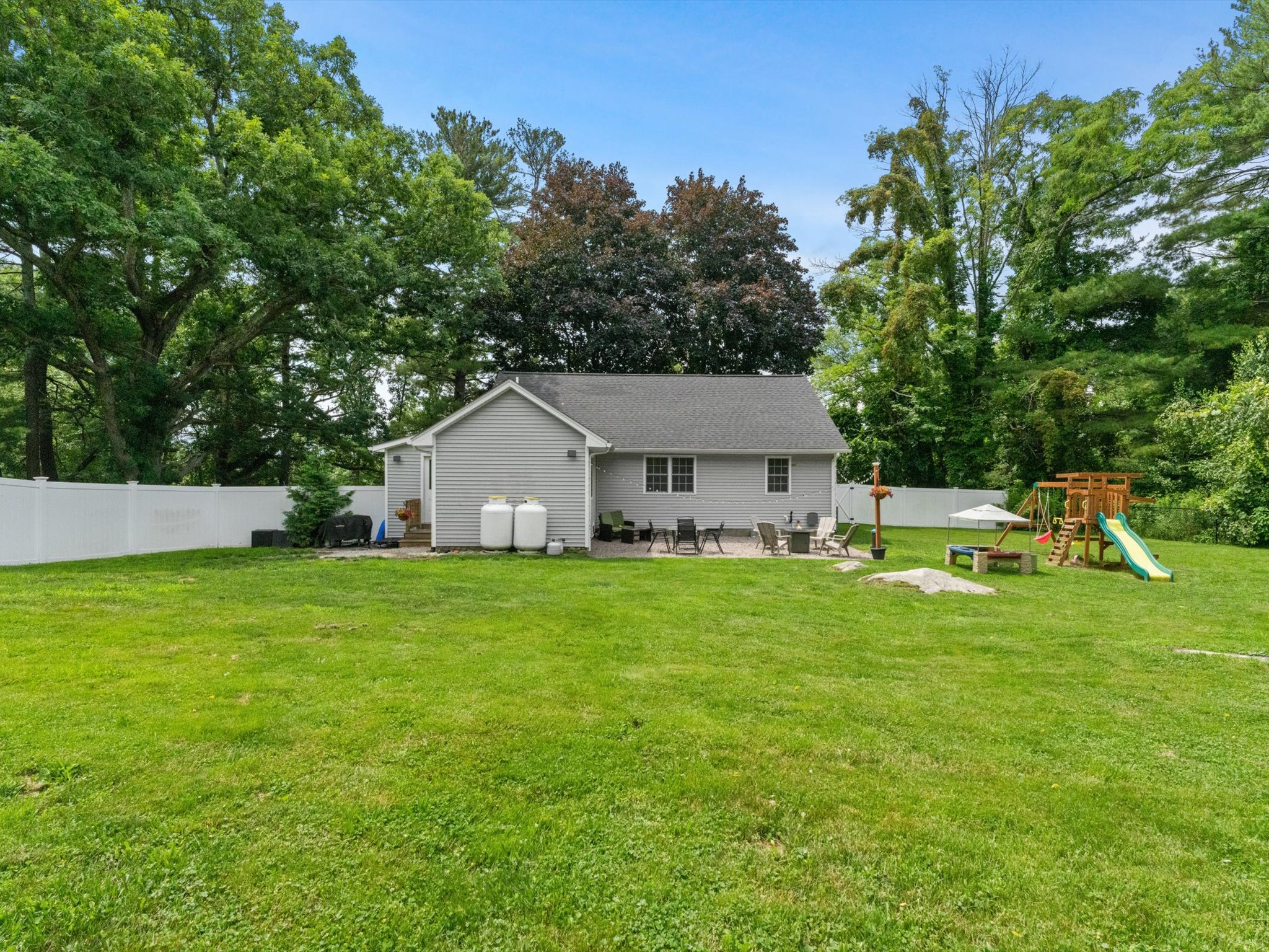  11 Mendon Road, Northbridge, MA 01534 - 物件實景
