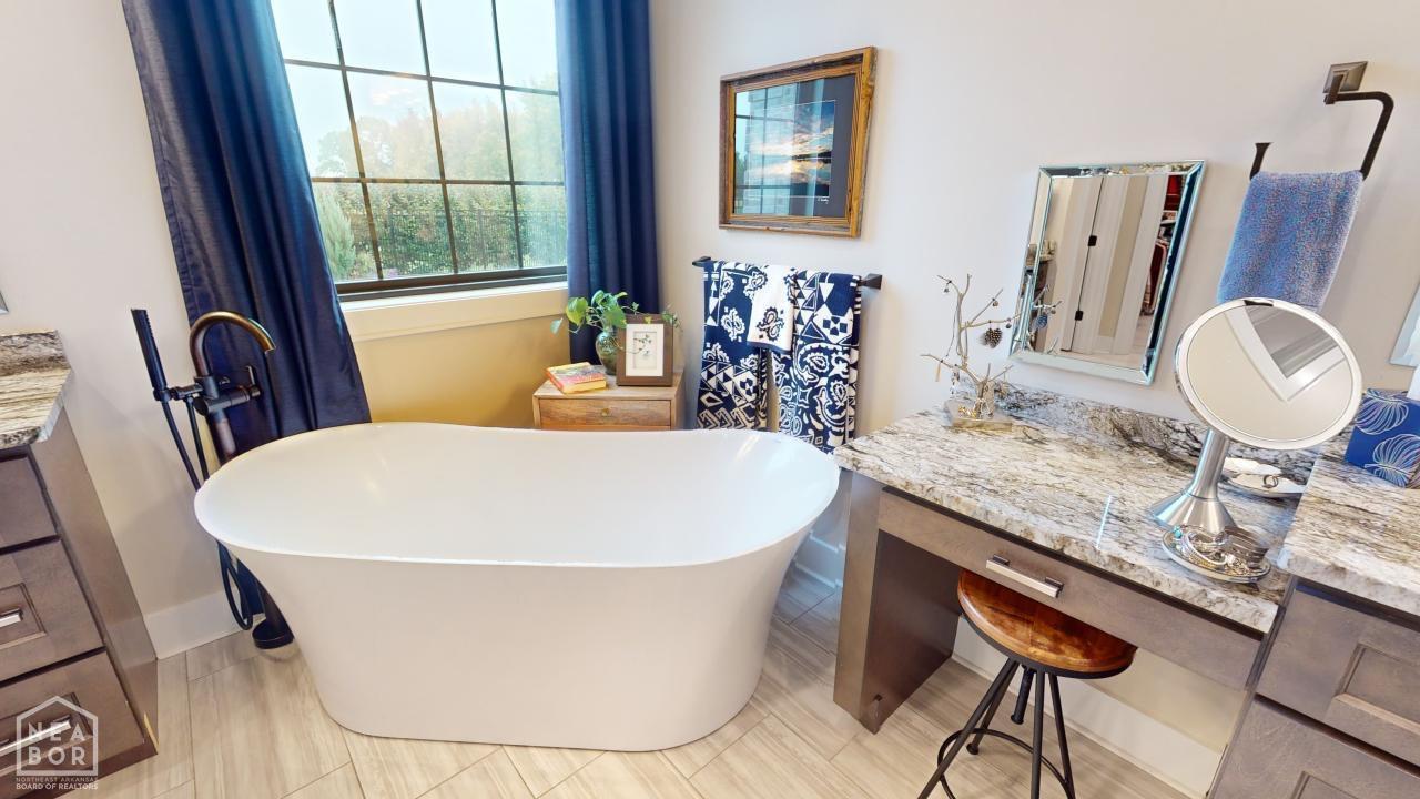 Jonesboro, Arkansas, 72405, United States, 5 Bedrooms Bedrooms, ,5 BathroomsBathrooms,Residential,For Sale,1983308