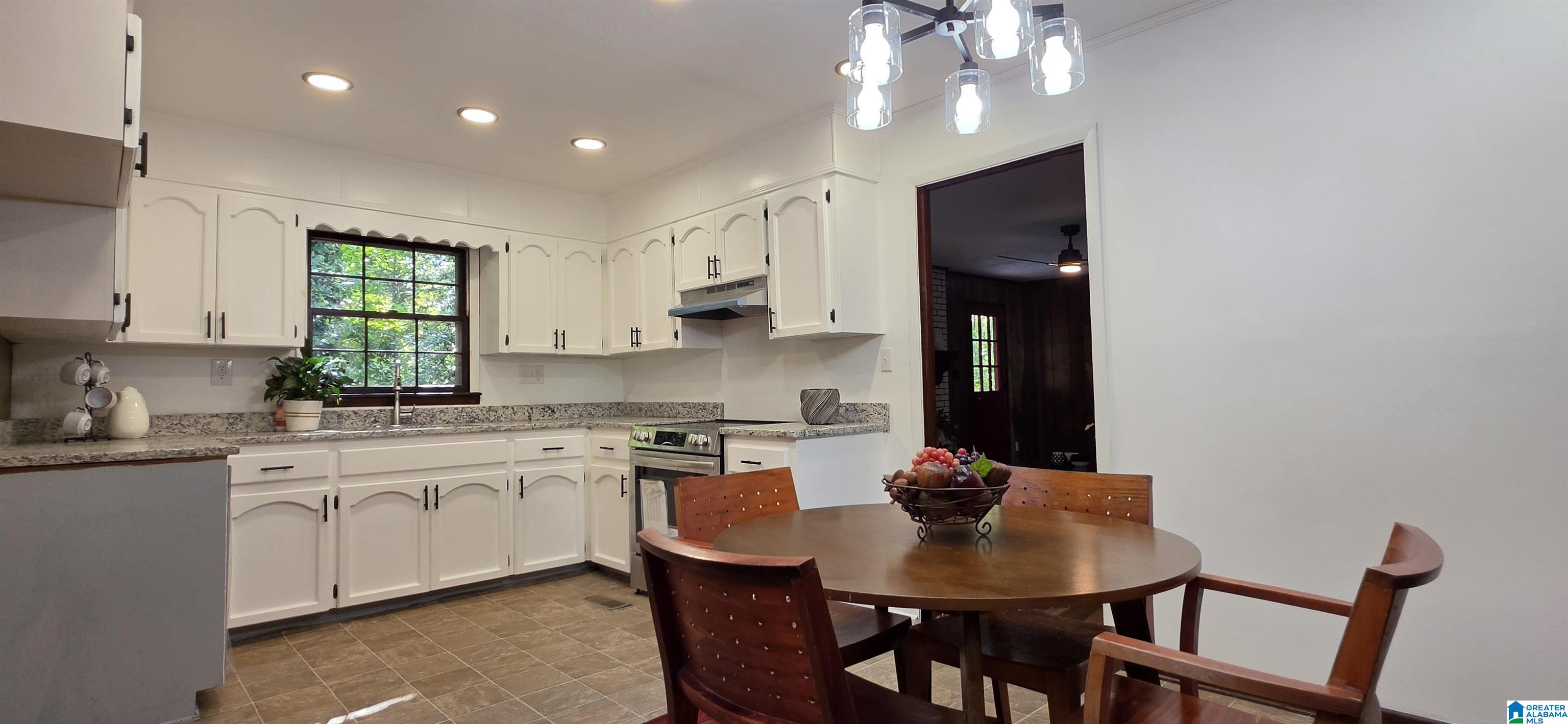 5th Ave, Jacksonville, AL 36265