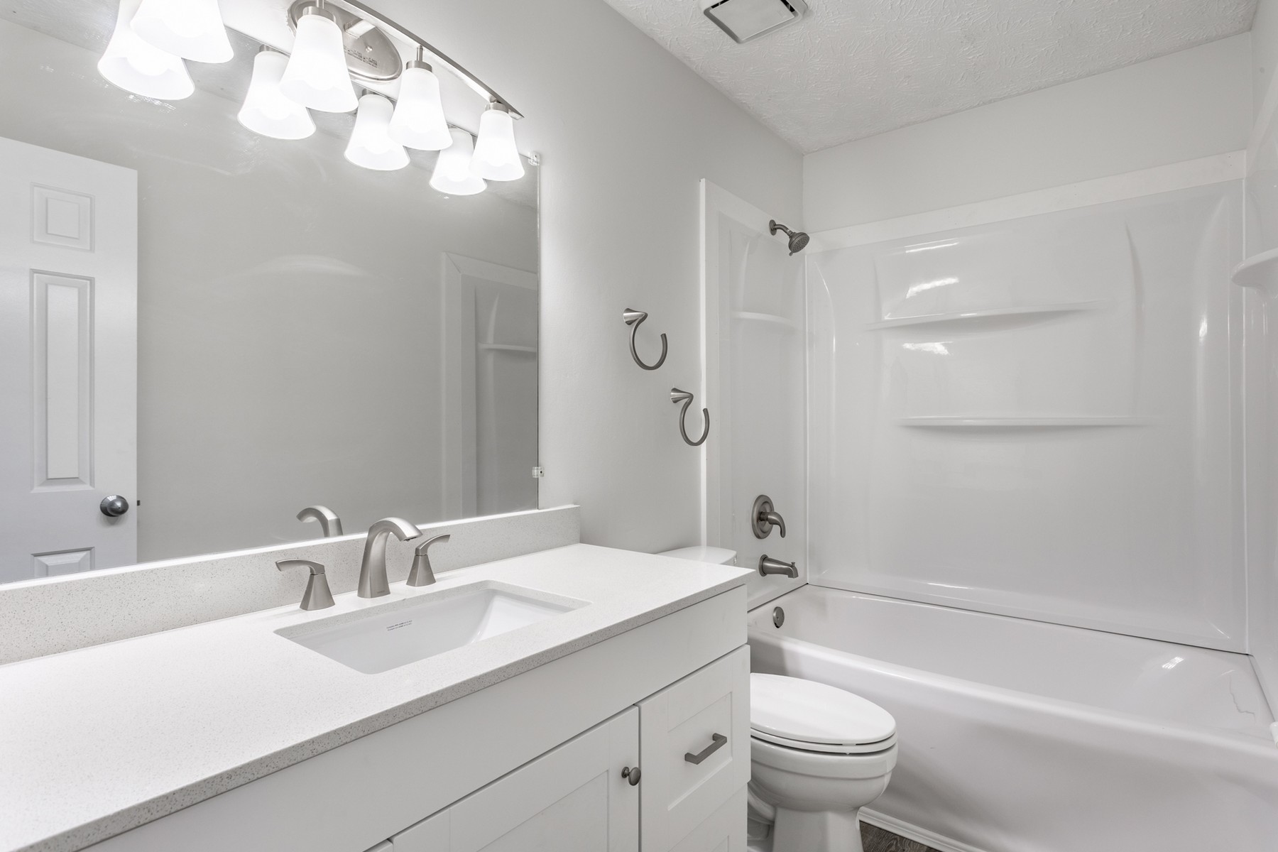  Beautiful Three Bedroom Home in Washington Township - 物件實景