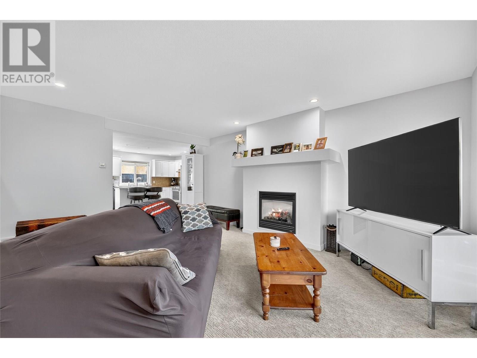 KELOWNA, British Columbia, V1W 4X9, CA, 4 Bedrooms Bedrooms, ,3 BathroomsBathrooms,Residential,For Sale,1898520