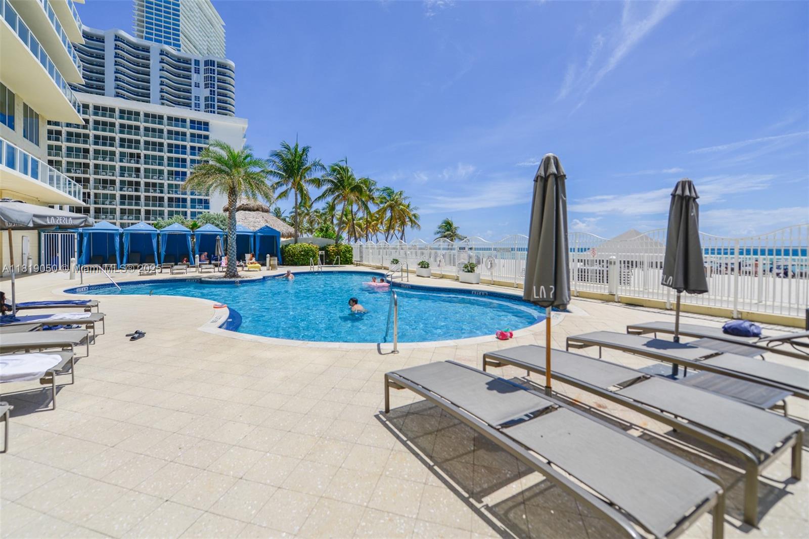 Sunny Isles Beach, Florida, 33160, United States, 2 Bedrooms Bedrooms, ,2 BathroomsBathrooms,Residential,For Sale,1991948