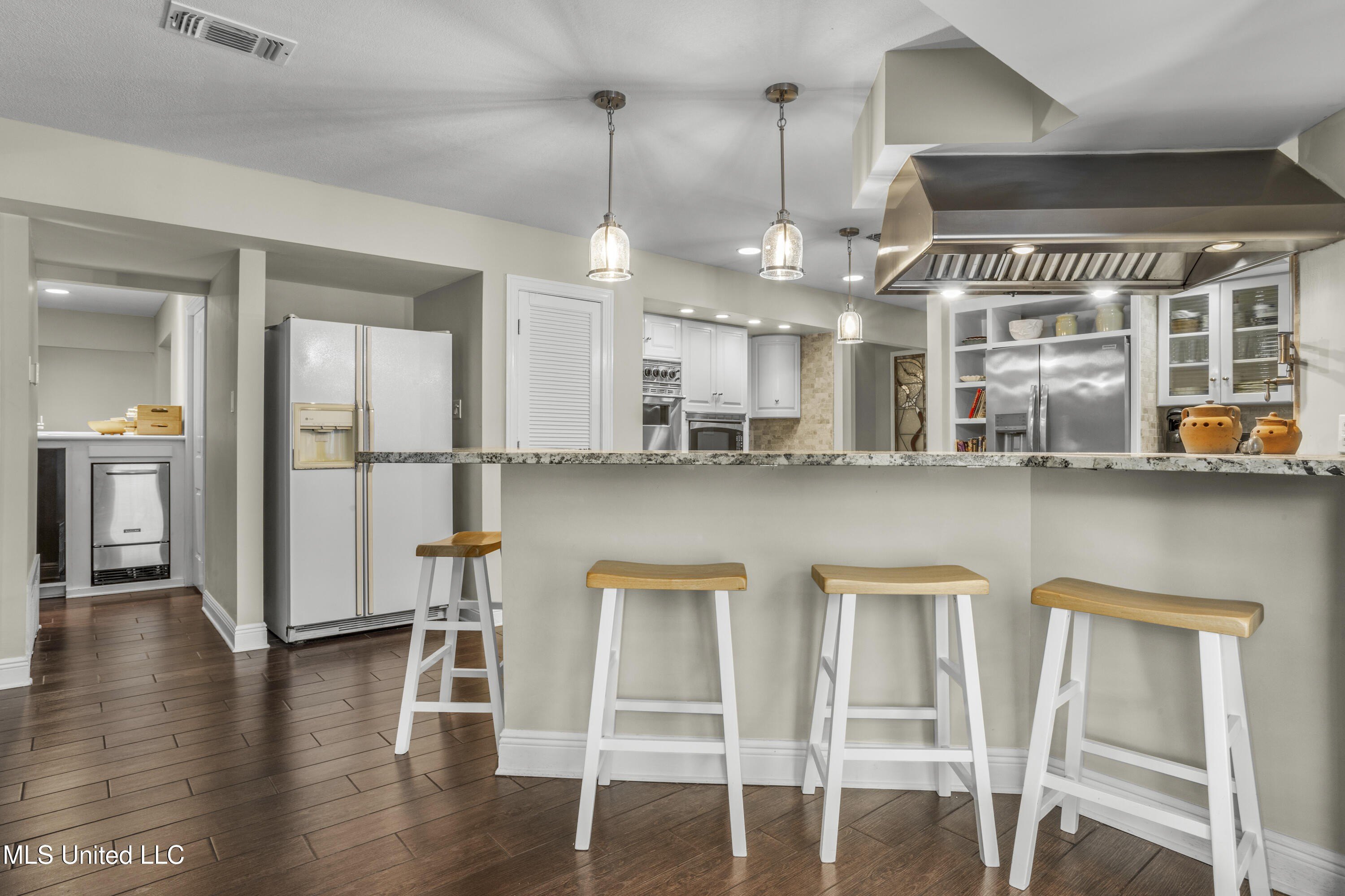 Gulfport, Mississippi, 39507, United States, 4 Bedrooms Bedrooms, ,4 BathroomsBathrooms,Residential,For Sale,1974539