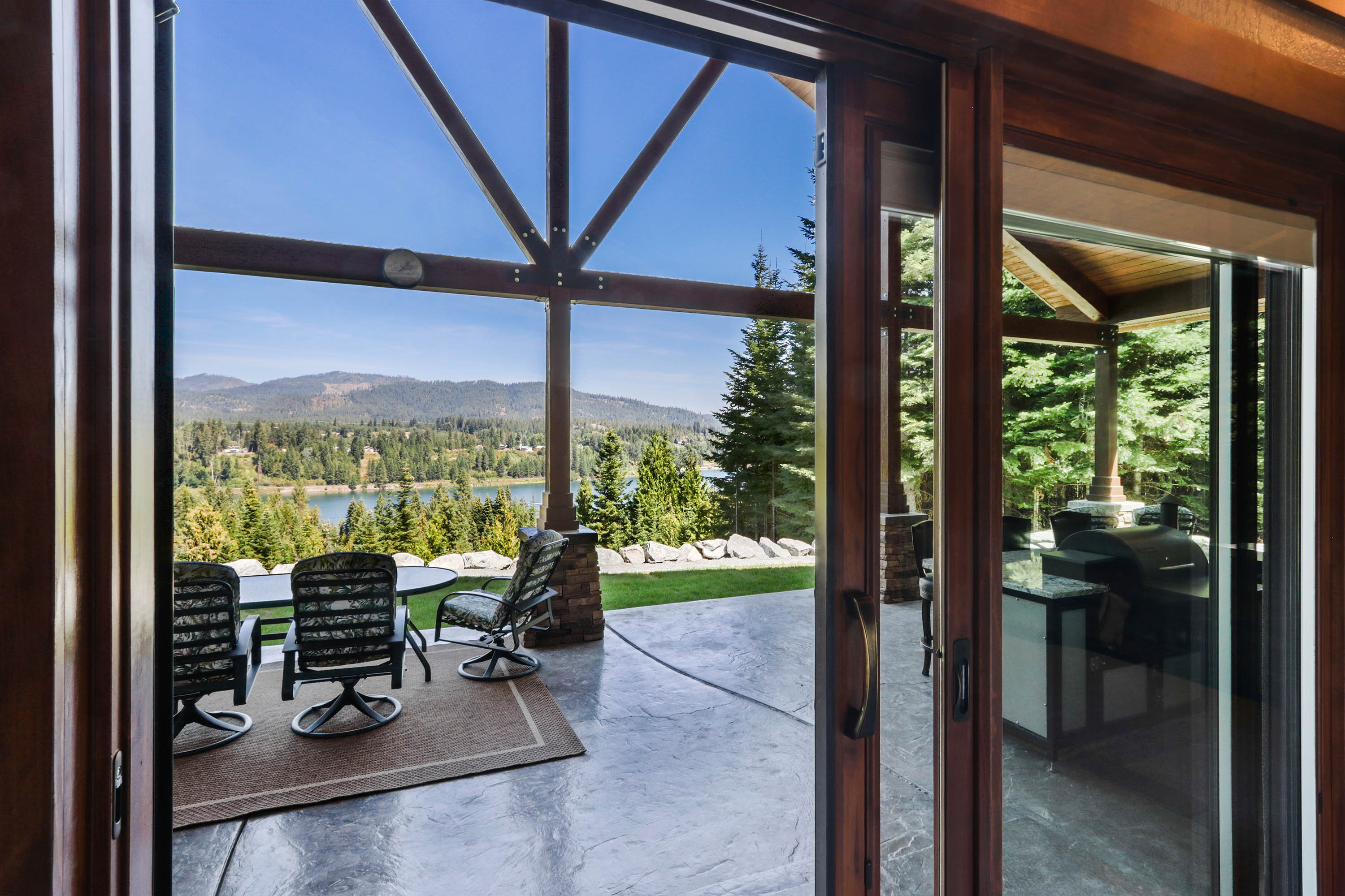 Priest River, Idaho, 83856, United States, 4 Bedrooms Bedrooms, ,5 BathroomsBathrooms,Residential,For Sale,1921614