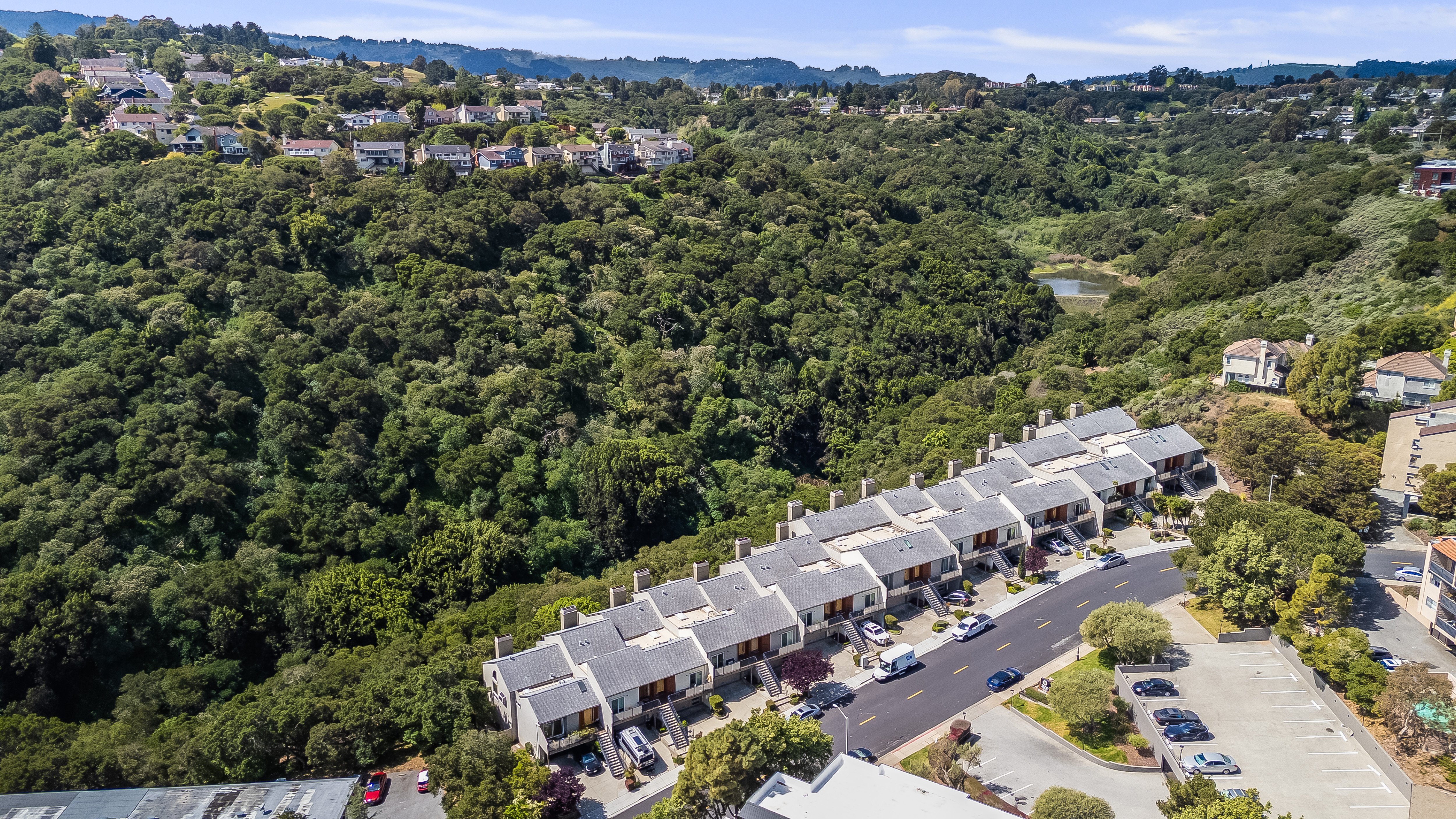  Incredible Canyon Views in Prime Belmont Location - 物件實景