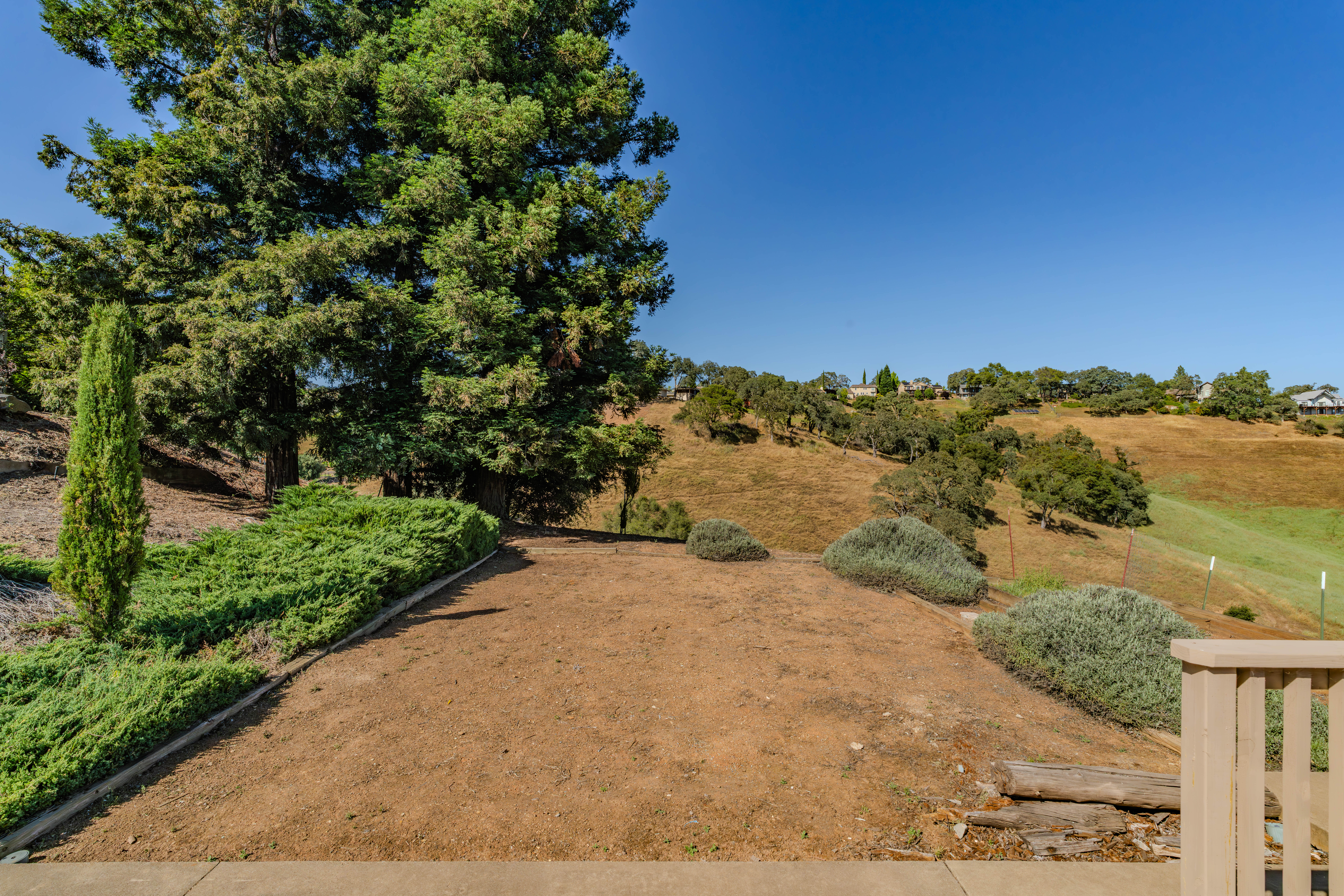  Spacious Sutter Creek Home with Hillside Views and Endless Potential - 物件實景