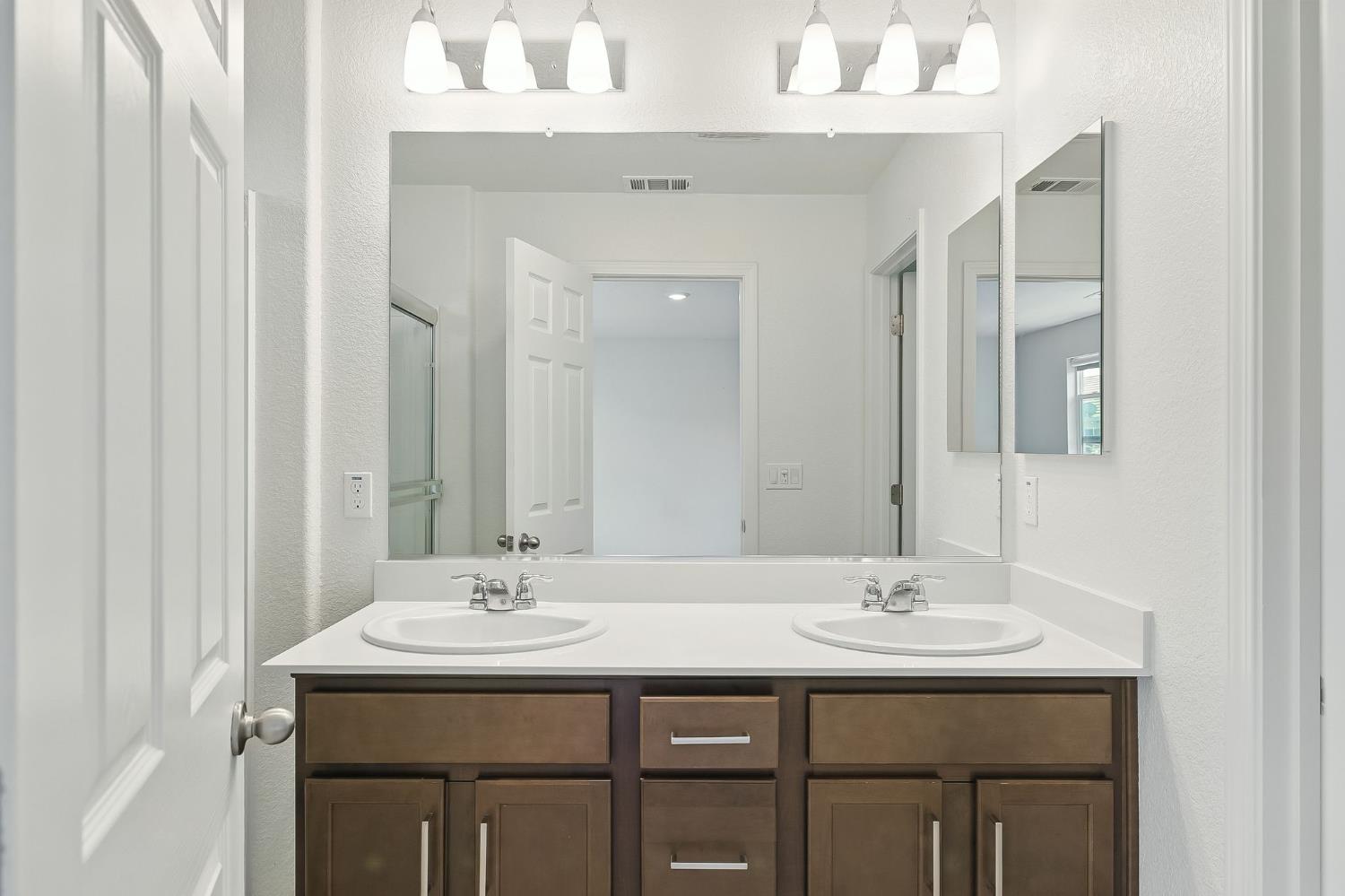 Elk Grove, California, 95758, United States, 4 Bedrooms Bedrooms, ,3 BathroomsBathrooms,Residential,For Sale,1847493