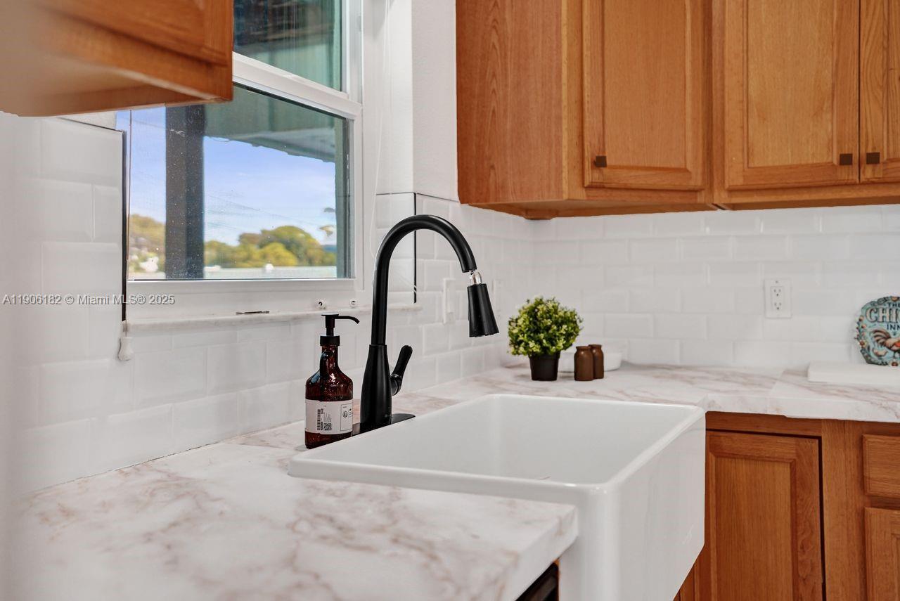 West Palm Beach, Florida, 33407, United States, 6 Bedrooms Bedrooms, ,5 BathroomsBathrooms,Residential,For Sale,1987925