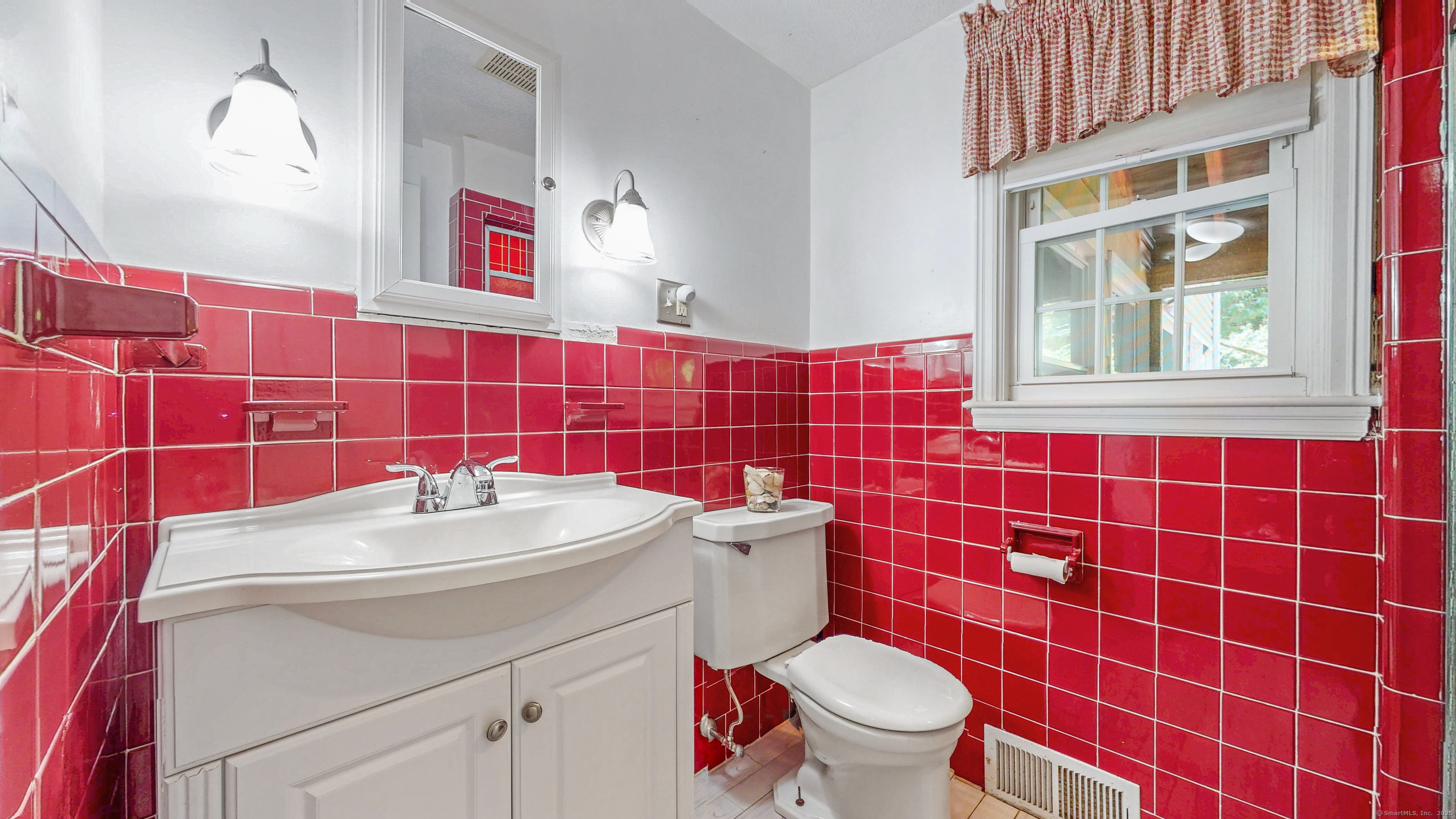 West Hartford, Connecticut, 06107, United States, 5 Bedrooms Bedrooms, ,3 BathroomsBathrooms,Residential,For Sale,1876446