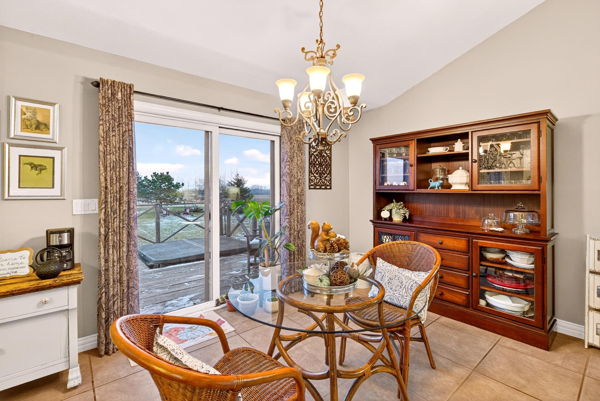 Neenah, Wisconsin, 54956, United States, 4 Bedrooms Bedrooms, ,4 BathroomsBathrooms,Residential,For Sale,1996384