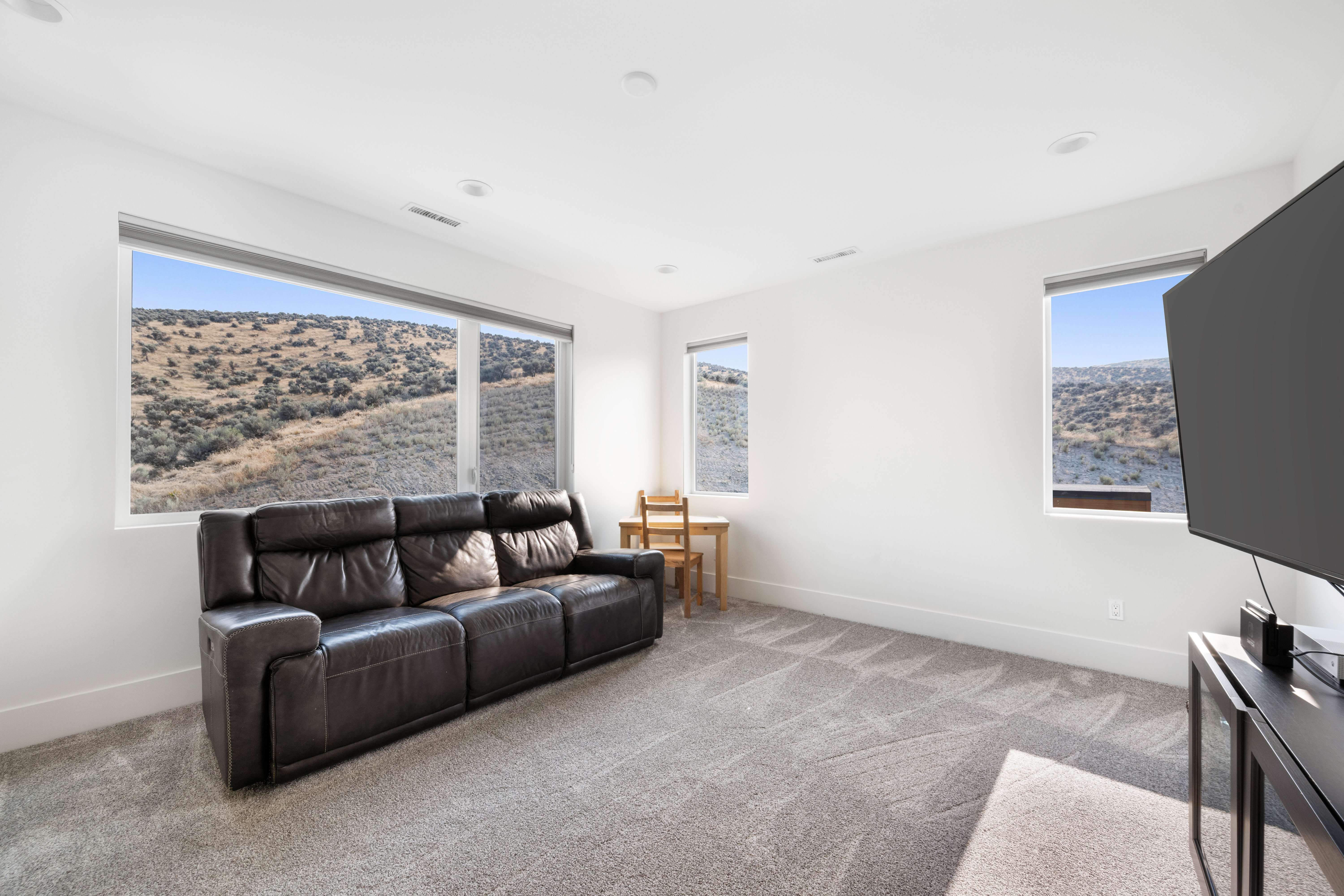  Custom Luxury, Pool, Sweeping Views, 5 Acres - 物件實景