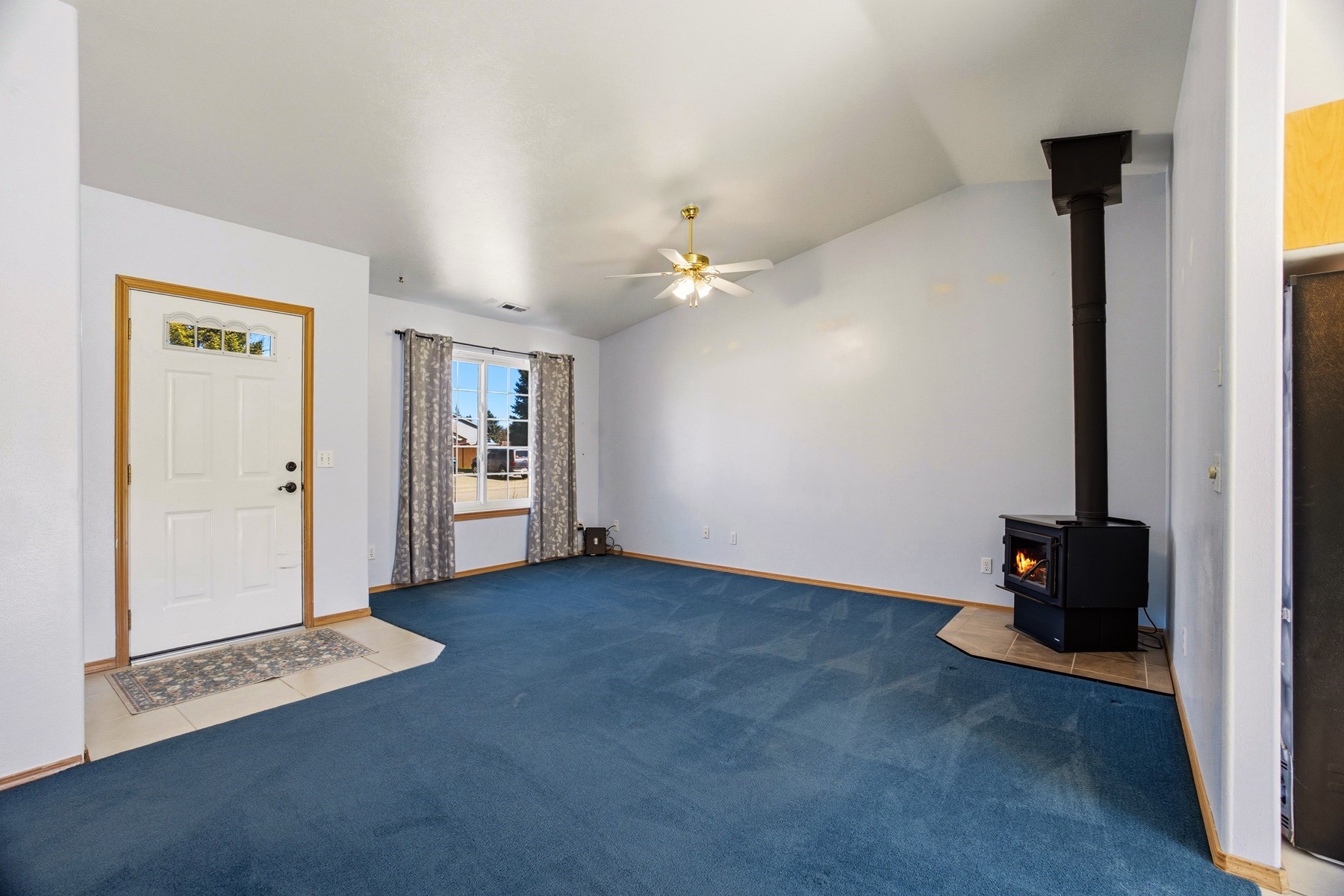  Single-Level Living with Key Updates - 物件實景