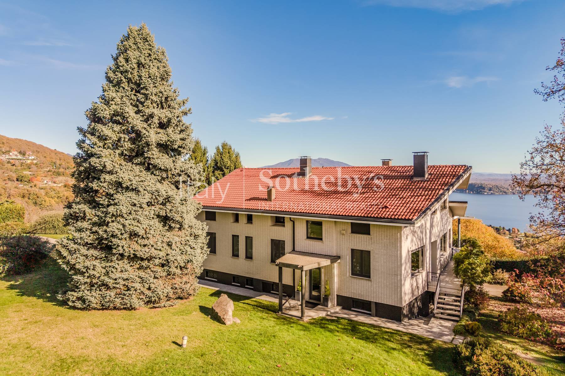  Villa with Lake Views and Gio Ponti Detailing - 物件實景