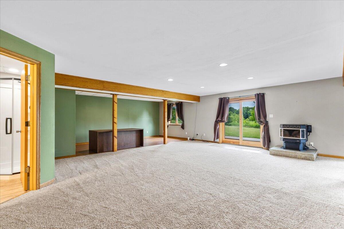 Hubbard, Wisconsin, 53035, United States, 4 Bedrooms Bedrooms, ,4 BathroomsBathrooms,Residential,For Sale,1885428
