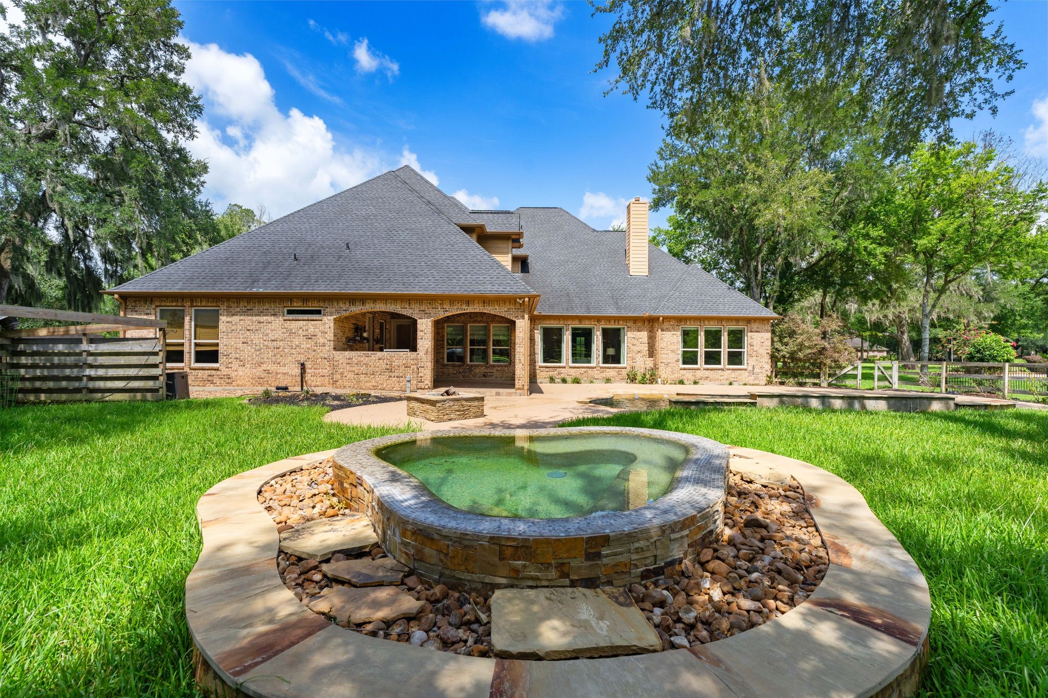  3422 Woodbine Drive - 物件實景