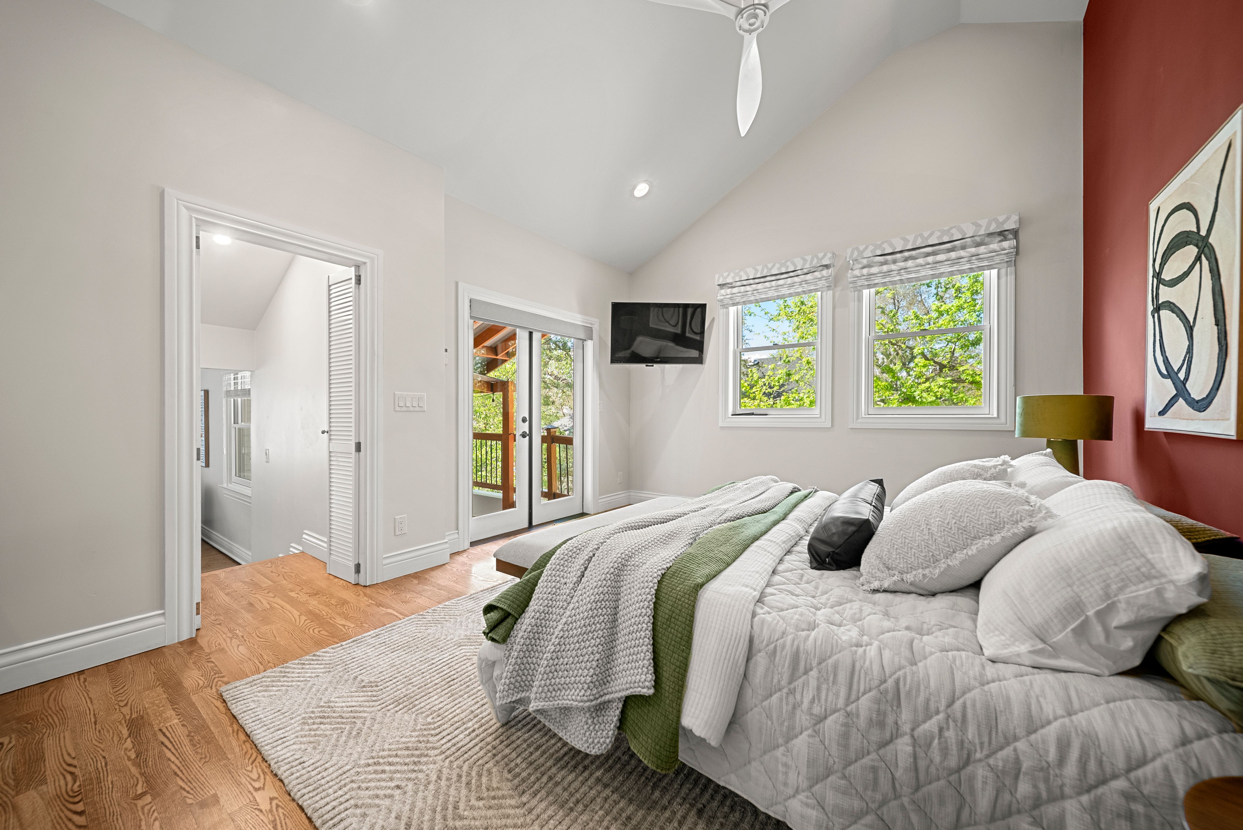  This Home Blends Historic Character with Modern Functionality - 物件實景