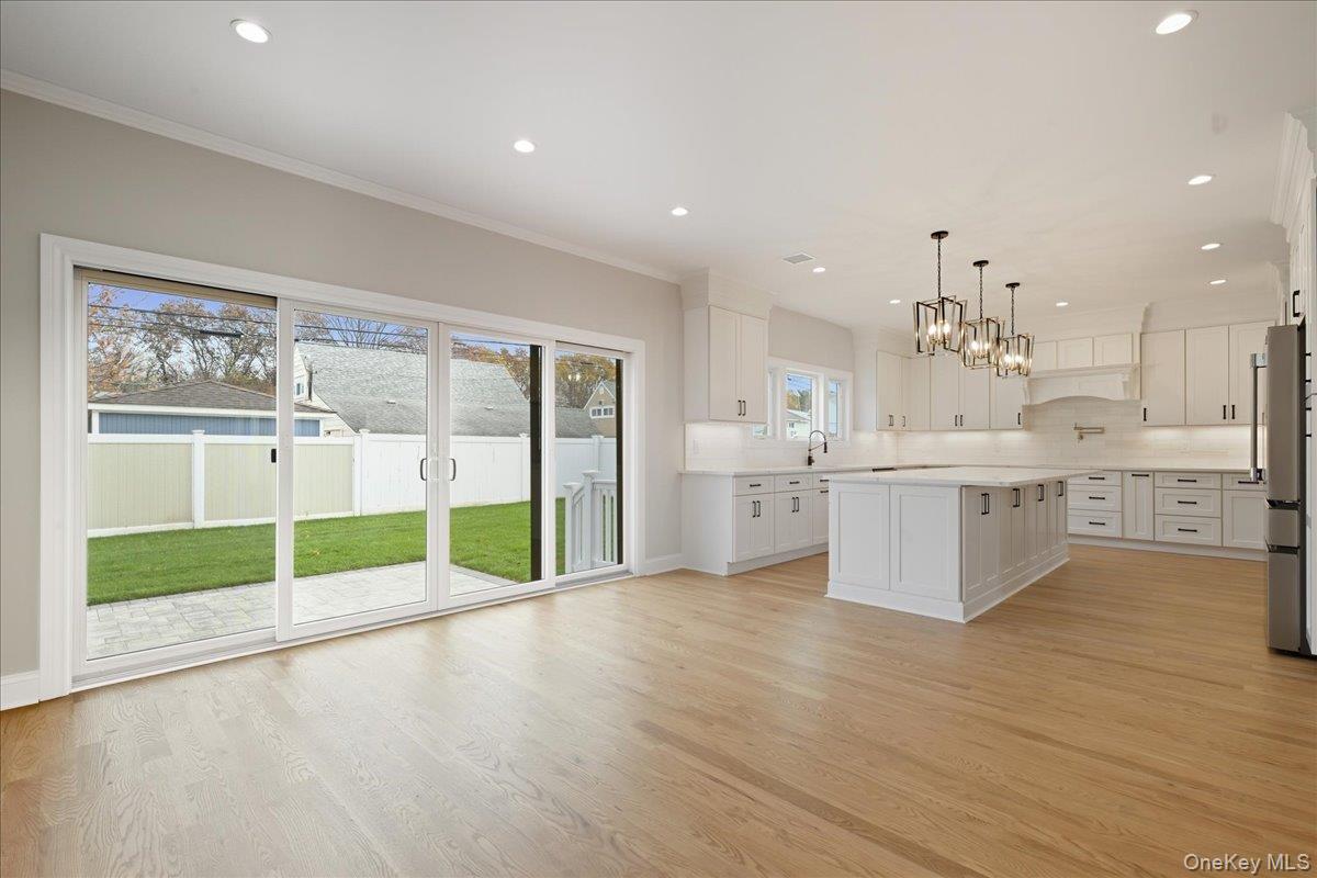 Westbury, New York, 11590, United States, 5 Bedrooms Bedrooms, ,5 BathroomsBathrooms,Residential,For Sale,1991038