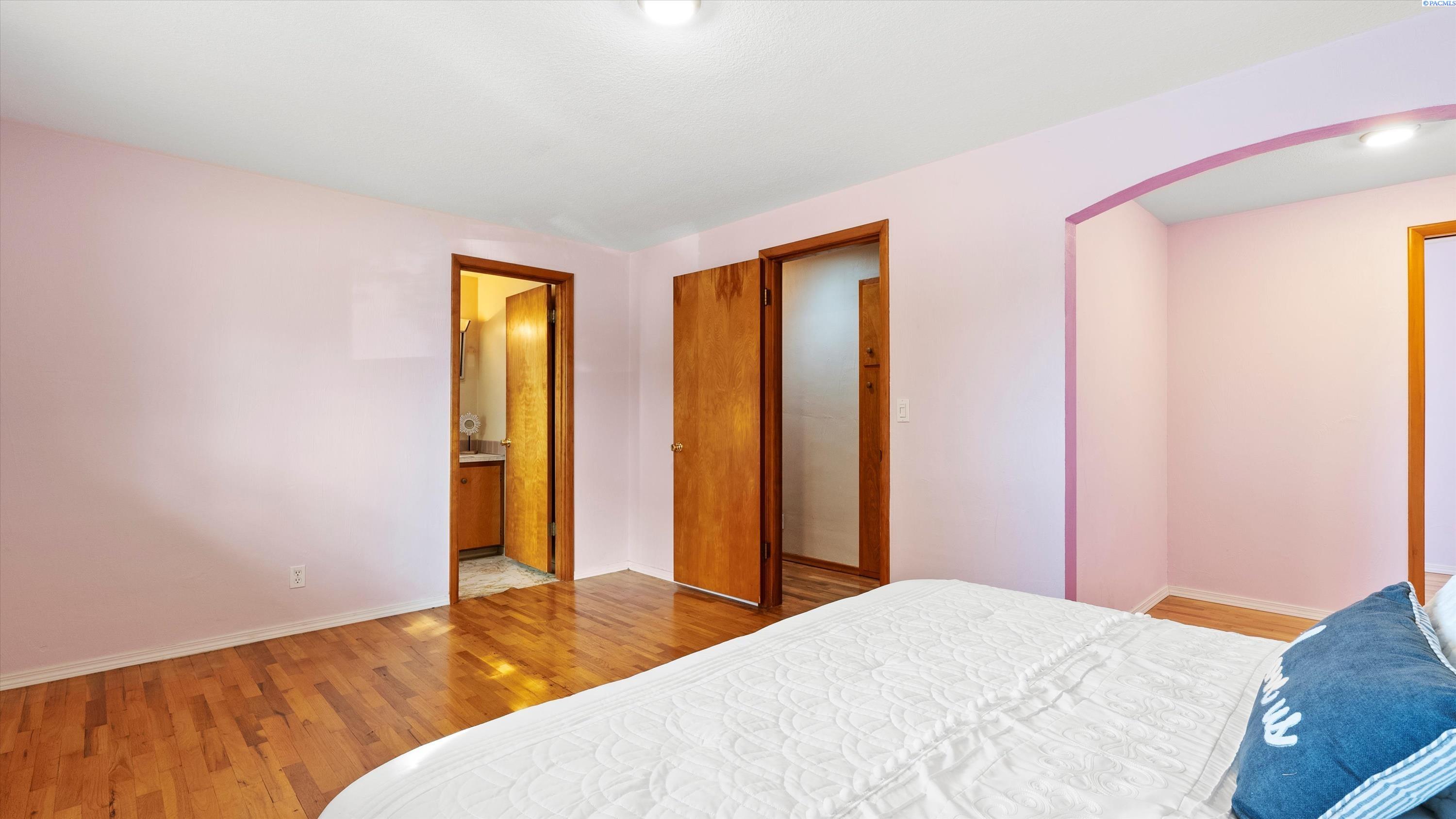 Kennewick, Washington, 99337, United States, 4 Bedrooms Bedrooms, ,2 BathroomsBathrooms,Residential,For Sale,1939902