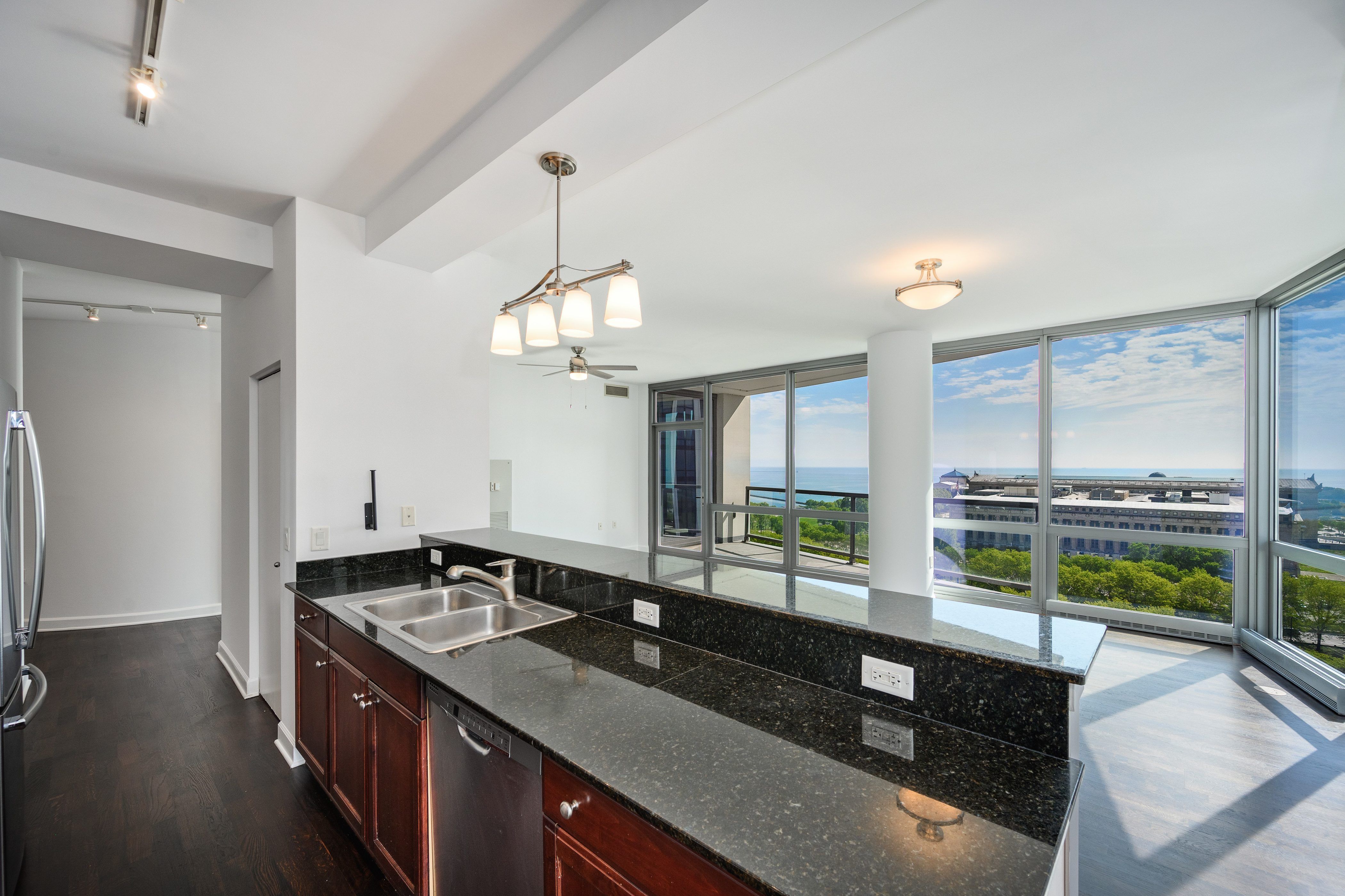  Sweeping Panoramic Views of Lake Michigan, Museum Campus, and Soldier Field - 物件實景