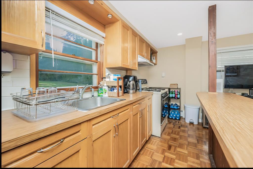 Yonkers, New York, 10701, United States, 3 Bedrooms Bedrooms, ,3 BathroomsBathrooms,Residential,For Sale,1983321