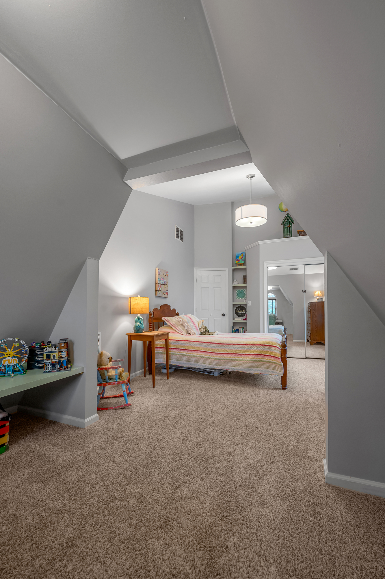  1974 Mountjoy Place - 物件實景