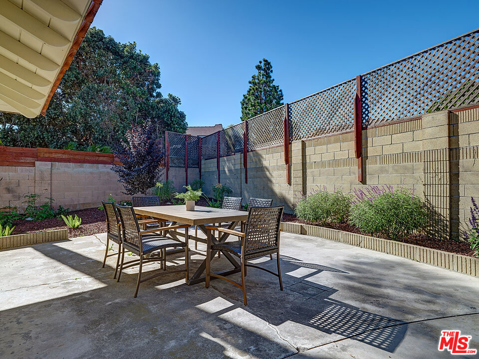 Huntington Beach, California, 92649, United States, 3 Bedrooms Bedrooms, ,2 BathroomsBathrooms,Residential,For Sale,2003446