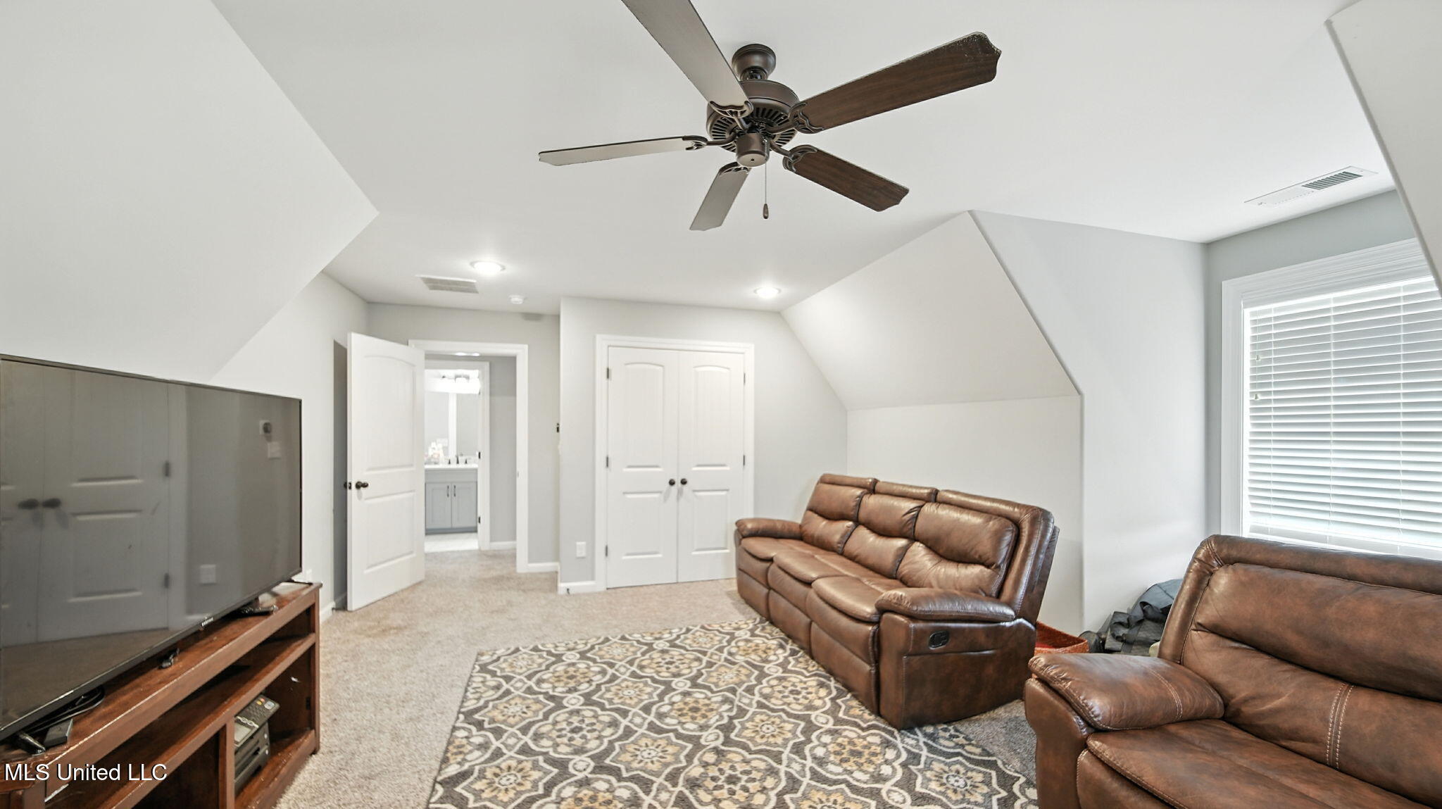 Hernando, Mississippi, 38632, United States, 4 Bedrooms Bedrooms, ,3 BathroomsBathrooms,Residential,For Sale,1978429