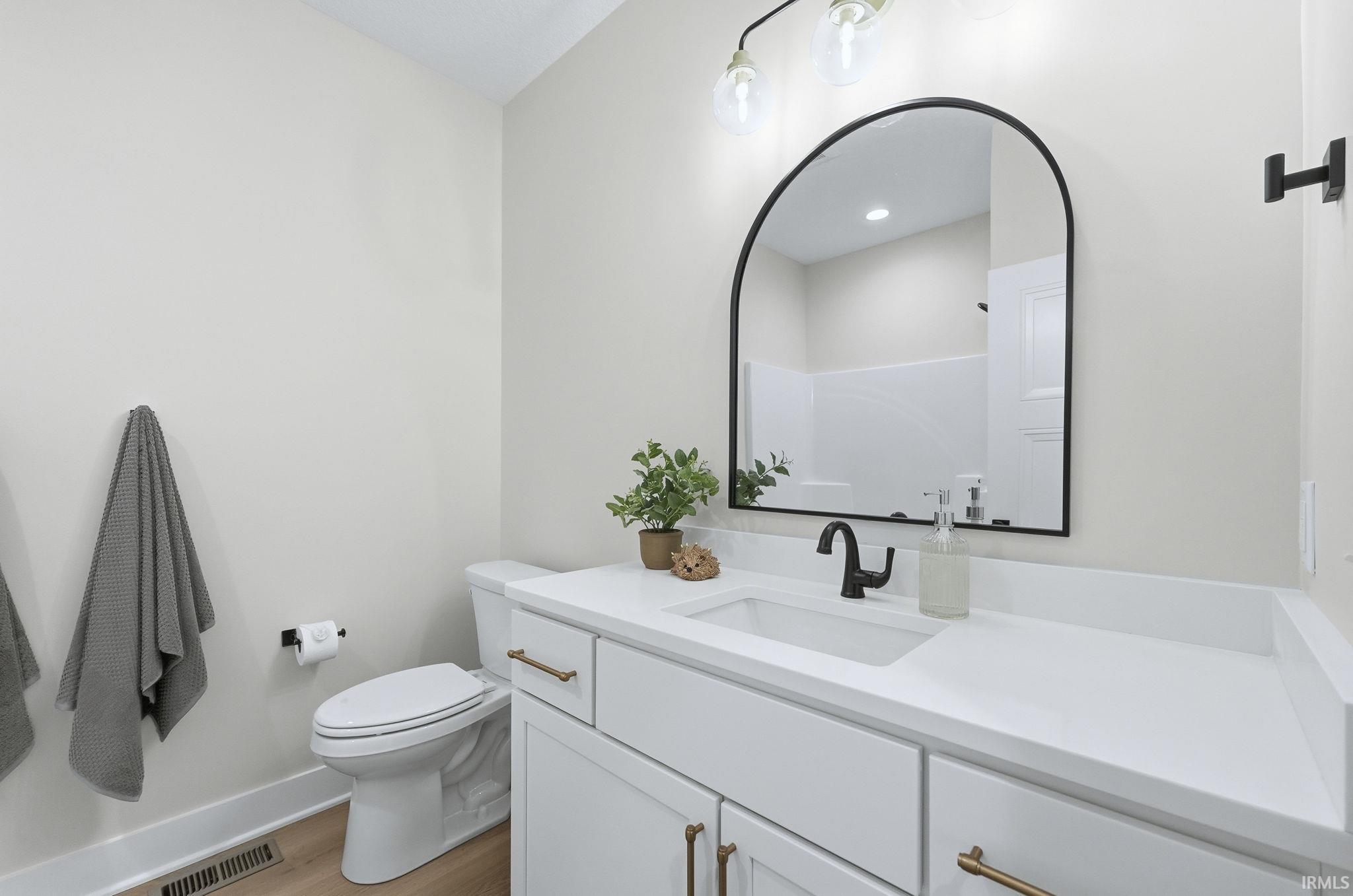 Fort Wayne, Indiana, 46835, United States, 3 Bedrooms Bedrooms, ,2 BathroomsBathrooms,Residential,For Sale,1980547