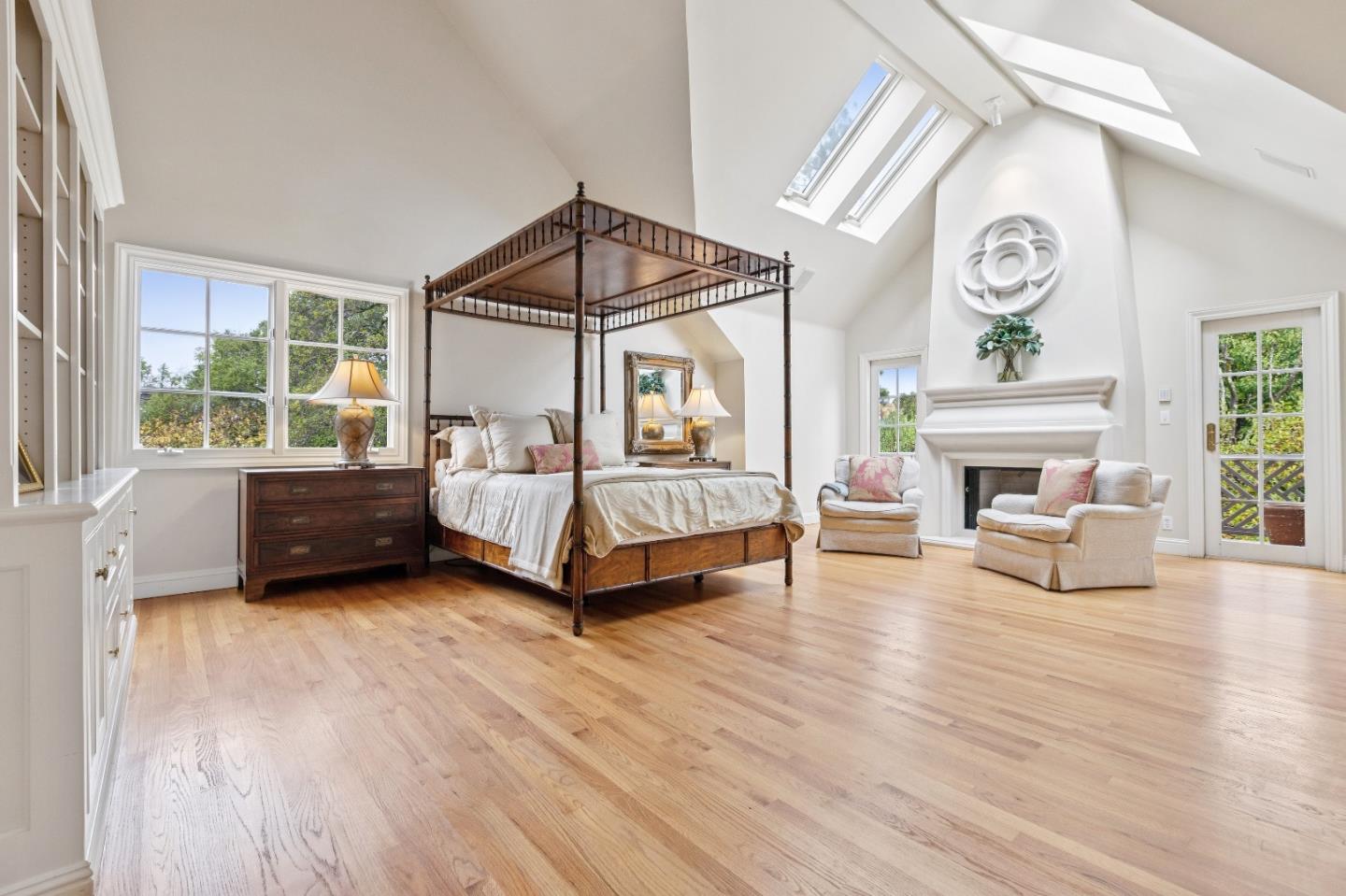 Burlingame, California, 94010, United States, 3 Bedrooms Bedrooms, ,3 BathroomsBathrooms,Residential,For Sale,1991997